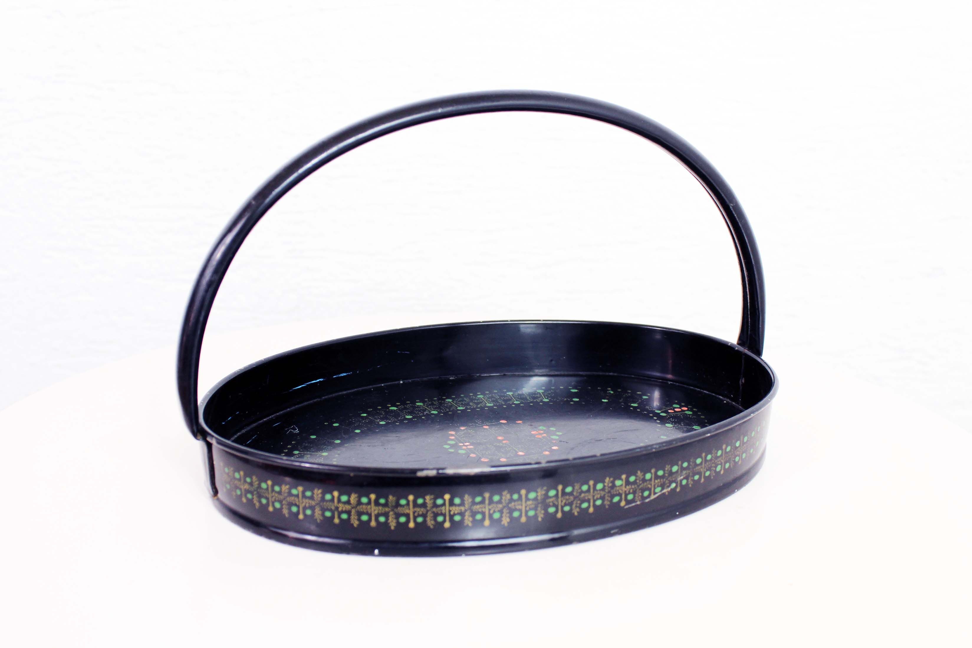 Vintage dish metal with handle