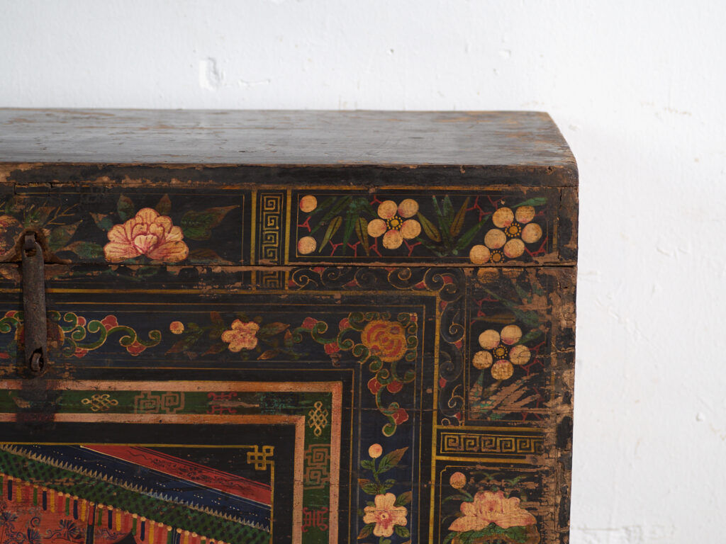 Antique chest painted in pine wood – China, around 1900