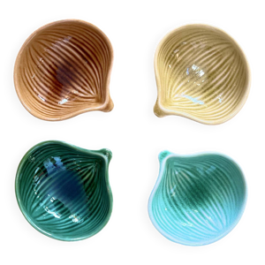 ensemble de quatre coupelles