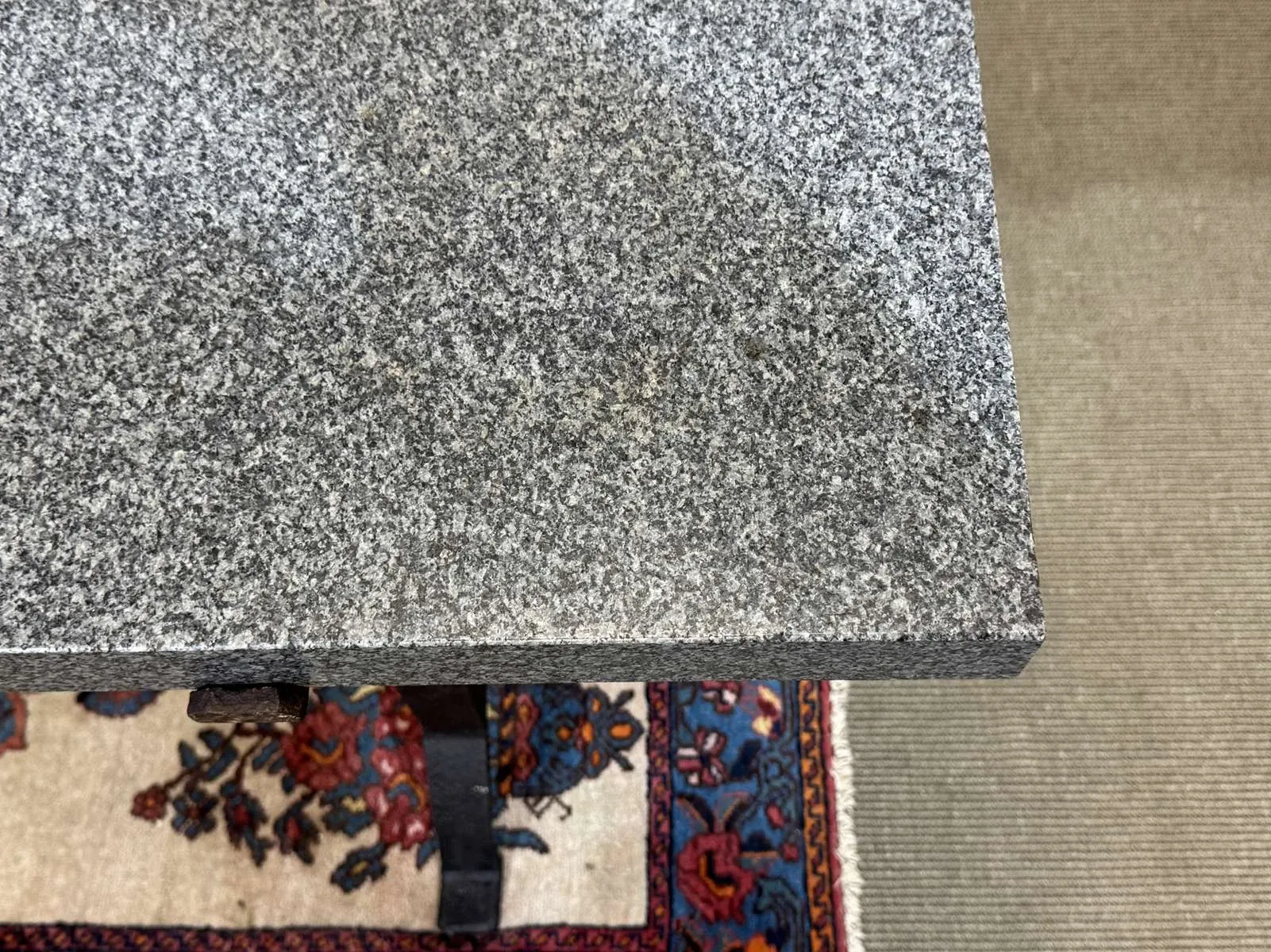 Table en marbre et piétement fonte