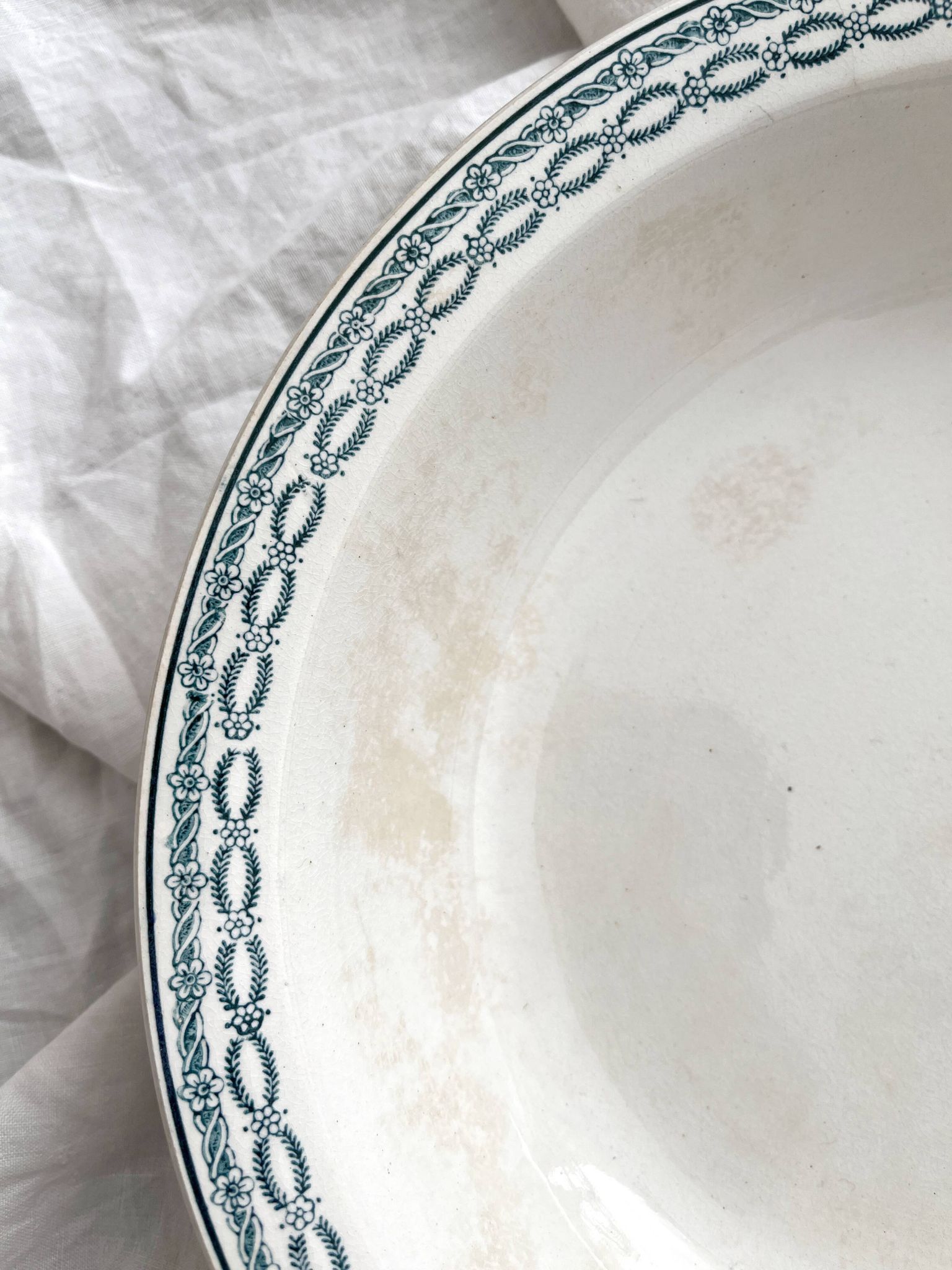 Ironstone dish, model 4014 Saint Amand