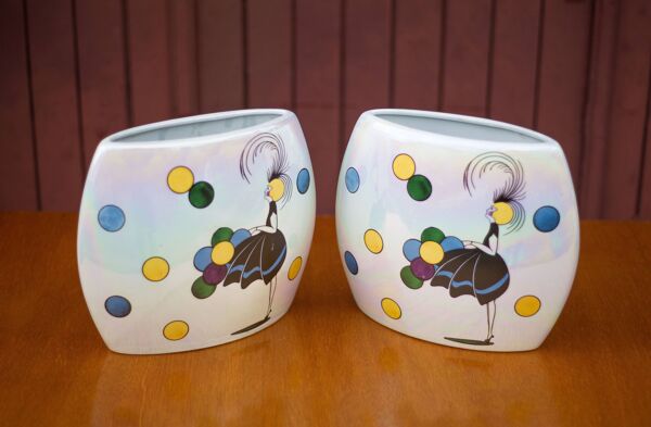 Paire de vase plat céramique irisé avec motif fille avec ballons polychrome, vase art déco, déco