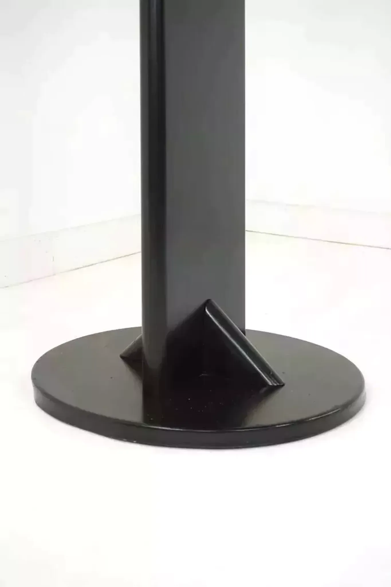 Portemanteau pivotant en bois laqué noir et laiton