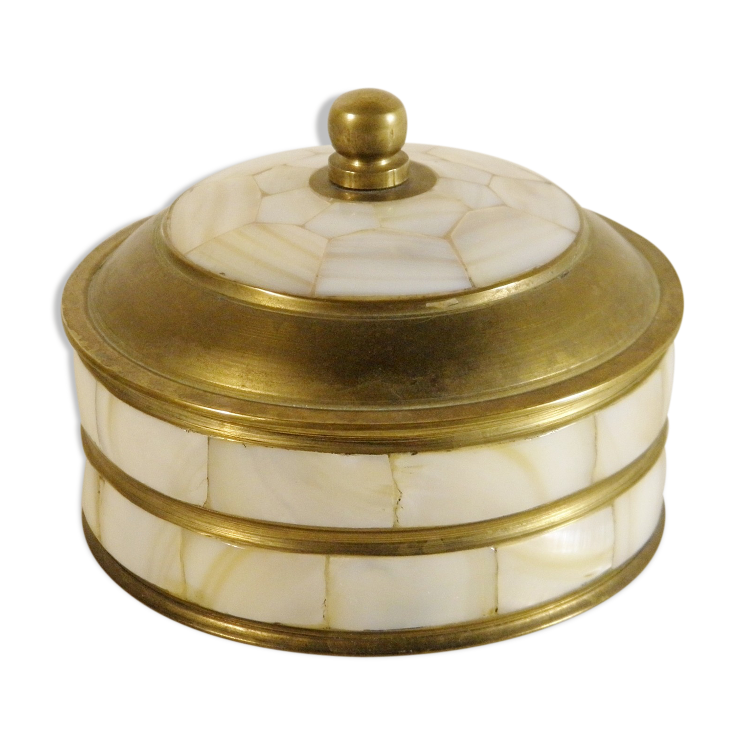 Round brass and mother-of-pearl box 9 x 7 cm