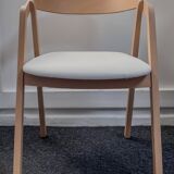 Professional chairs in beech and coated white textile