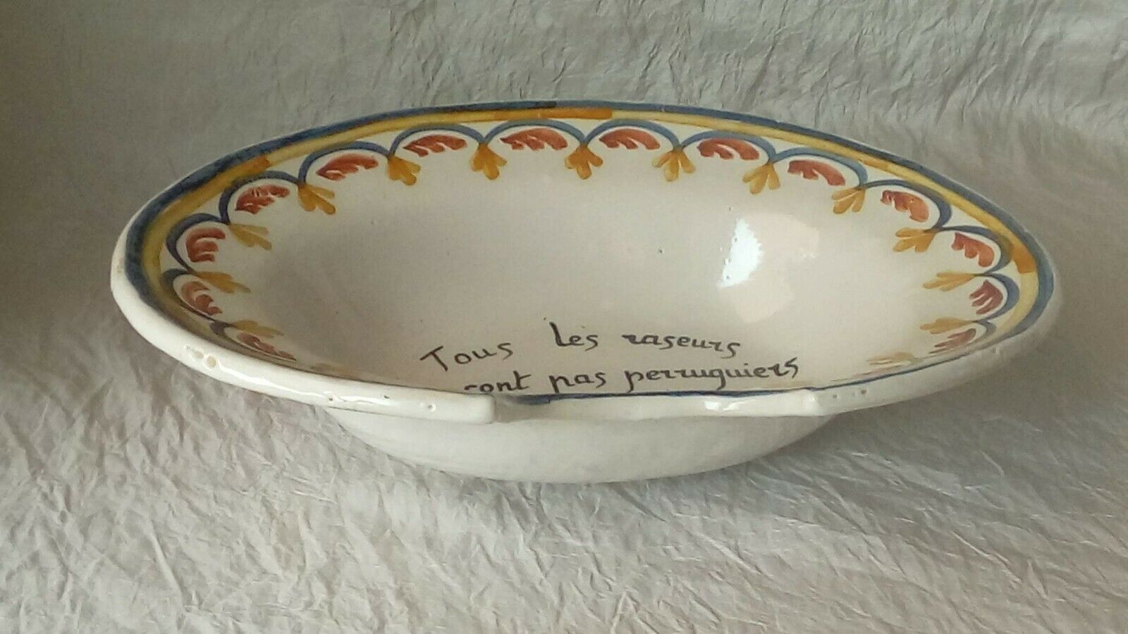 BEARD DISH BARBER IN FAIENCE NEVERS OR LA ROCHELLE 20 EME