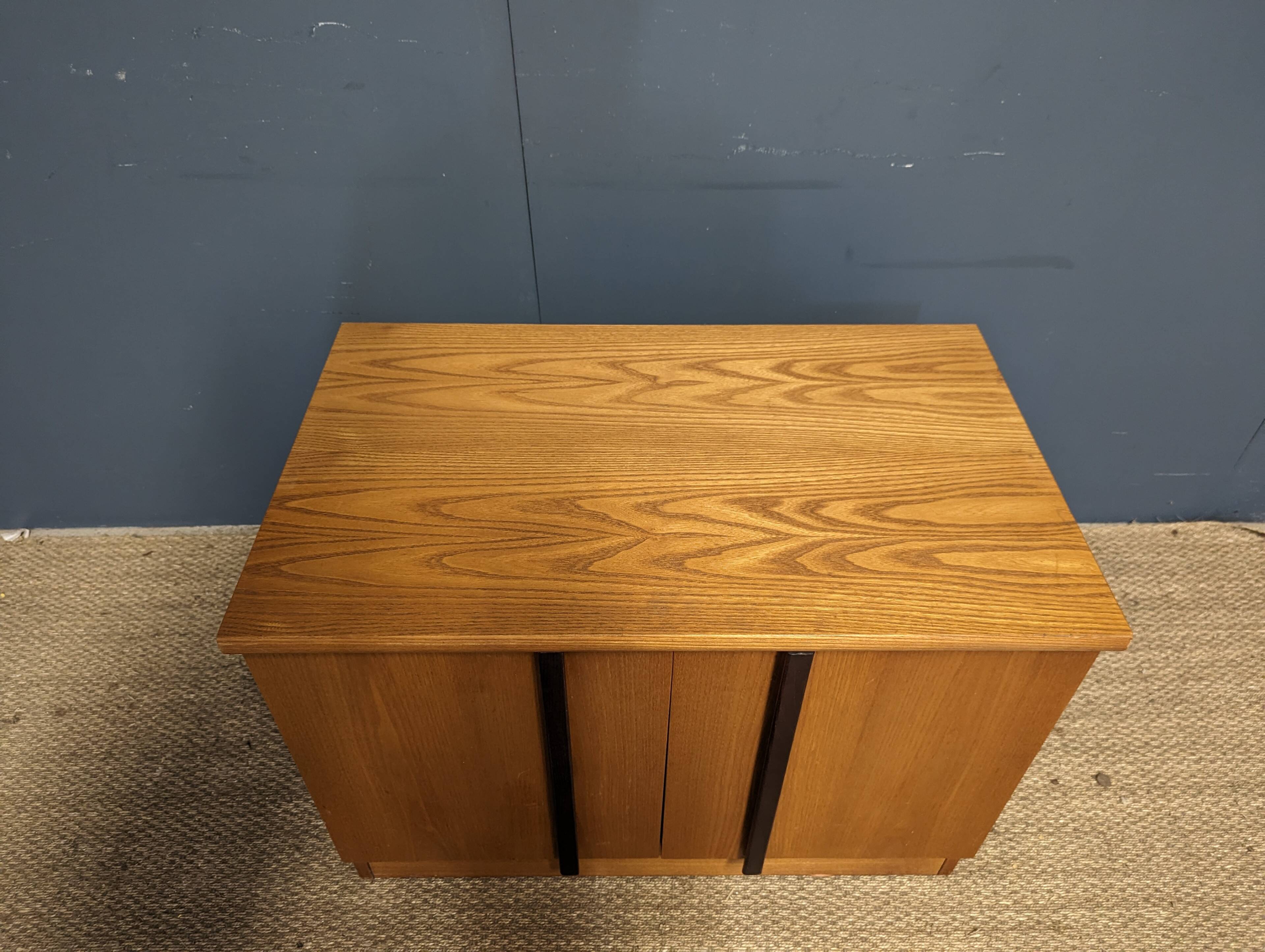 Meuble de rangement, buffet vintage en orme