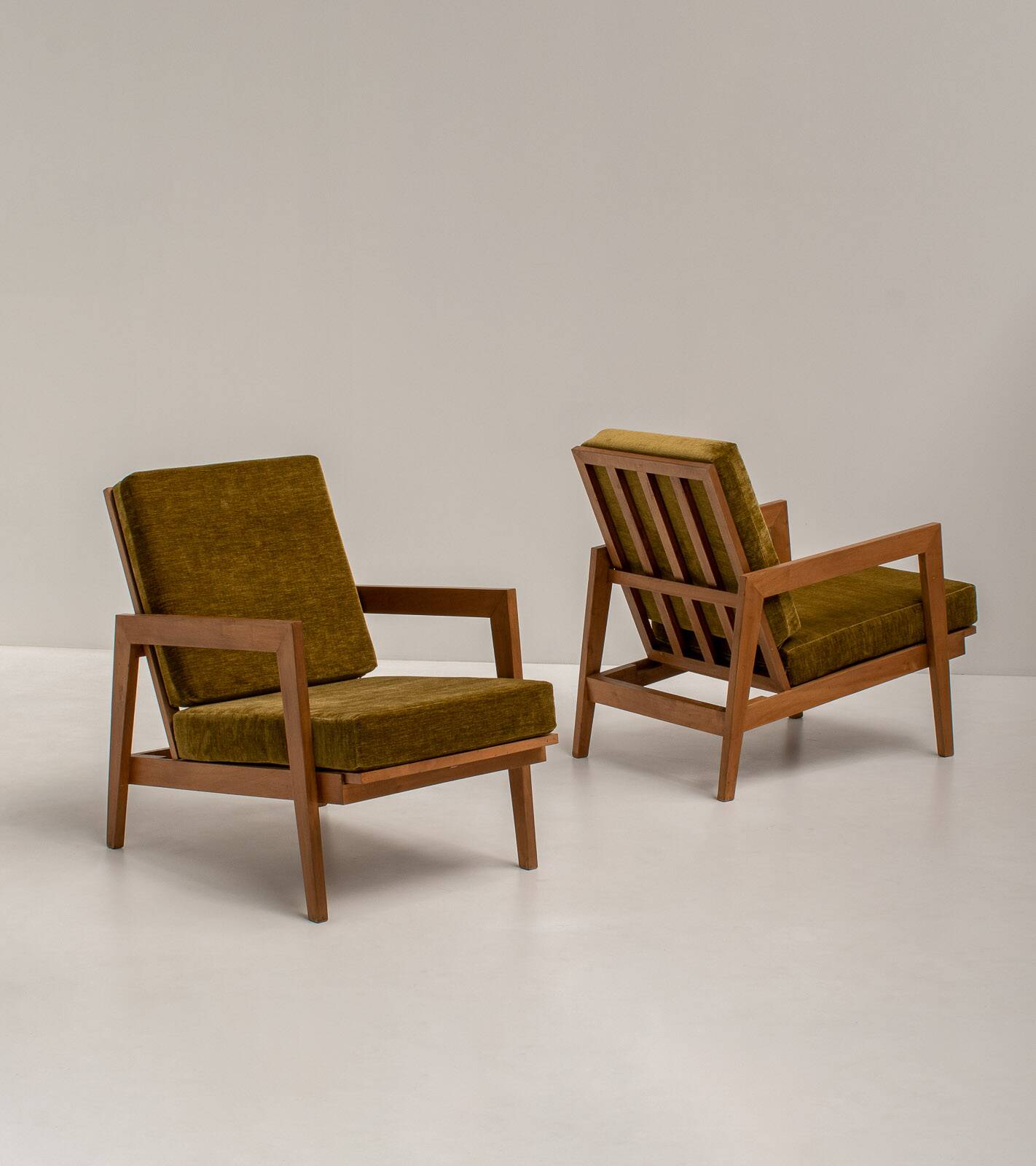 Paire de fauteuils de reconstruction française, France 1960s