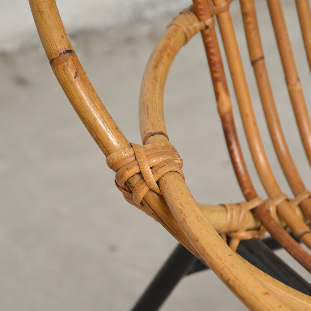 Paire de fauteuils en rotin et métal 1960
