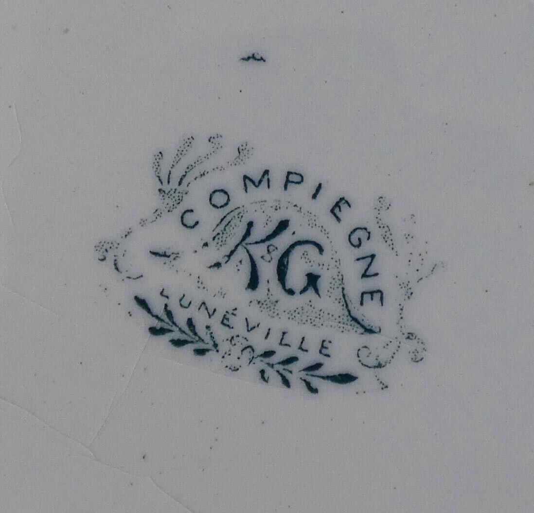 Dish or cake compiegne, terre de fer