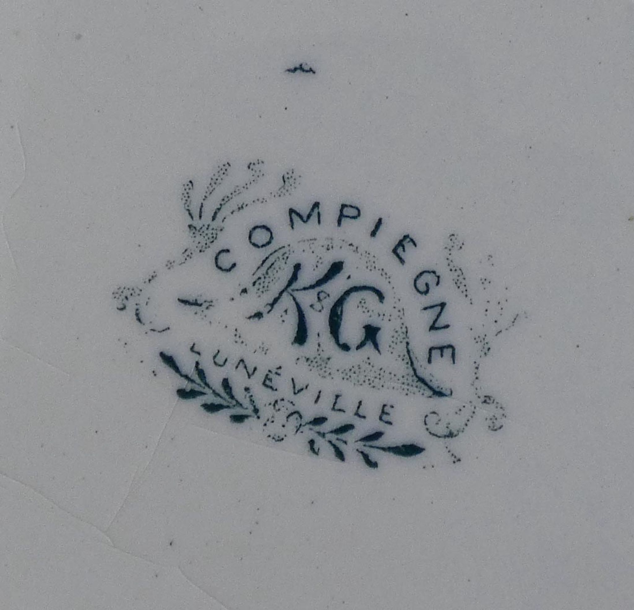 Dish or cake compiegne, terre de fer