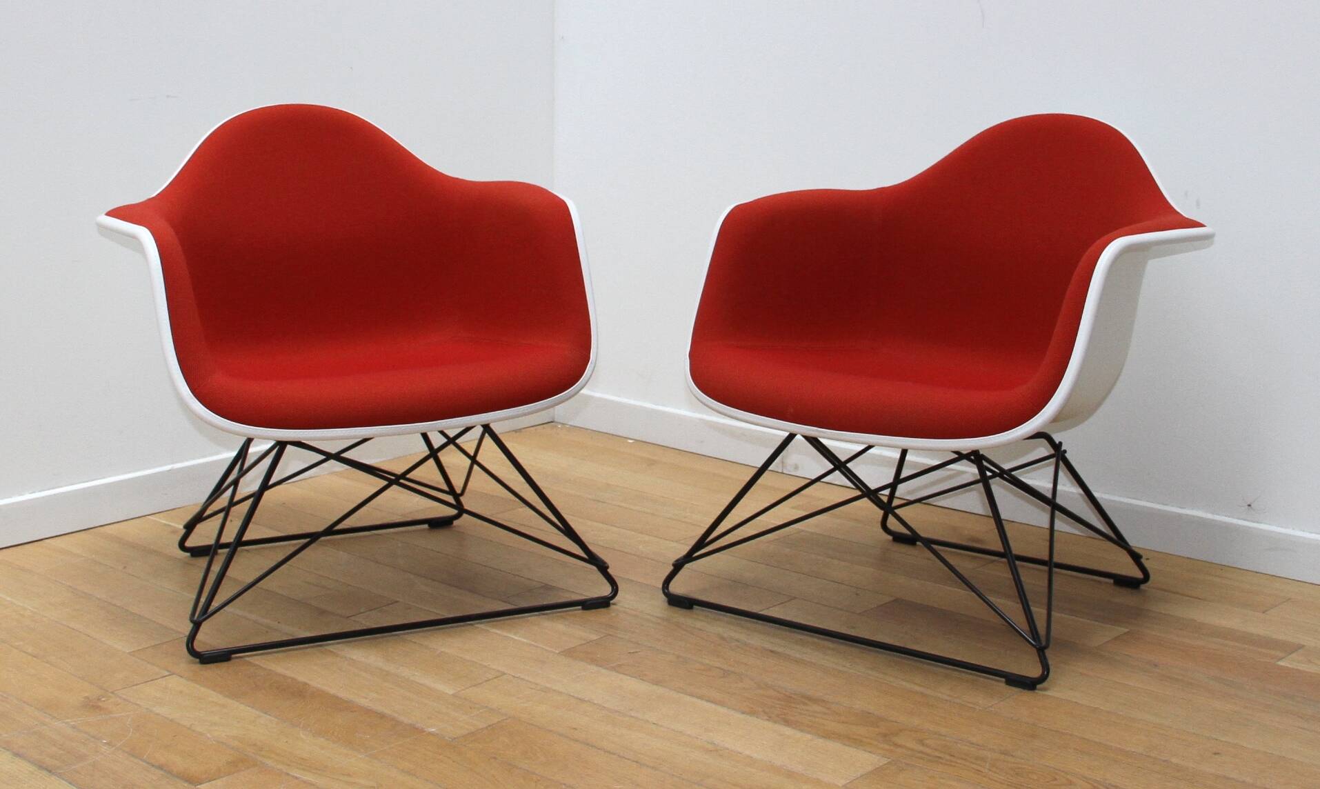 Pair of Arm Chair LAR armchairs, Charles & Ray Eames