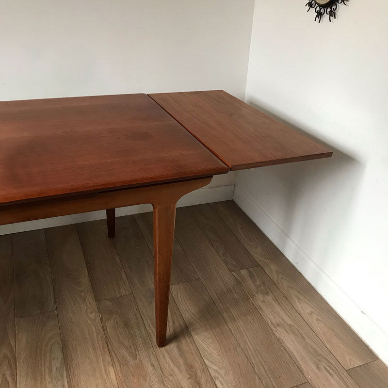 Scandinavian table