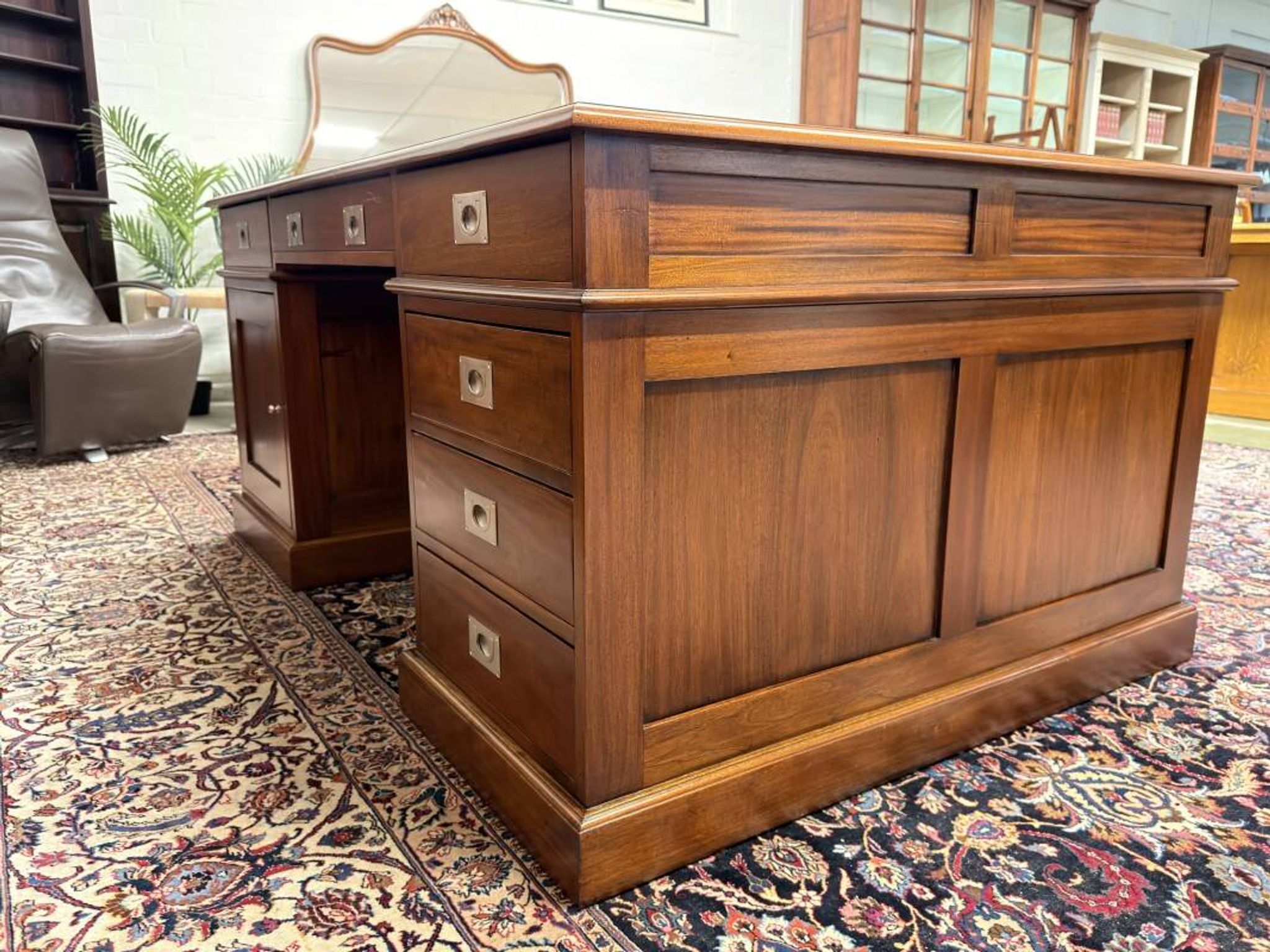 Large Classic English Chesterfield Desk Partnerdesk
