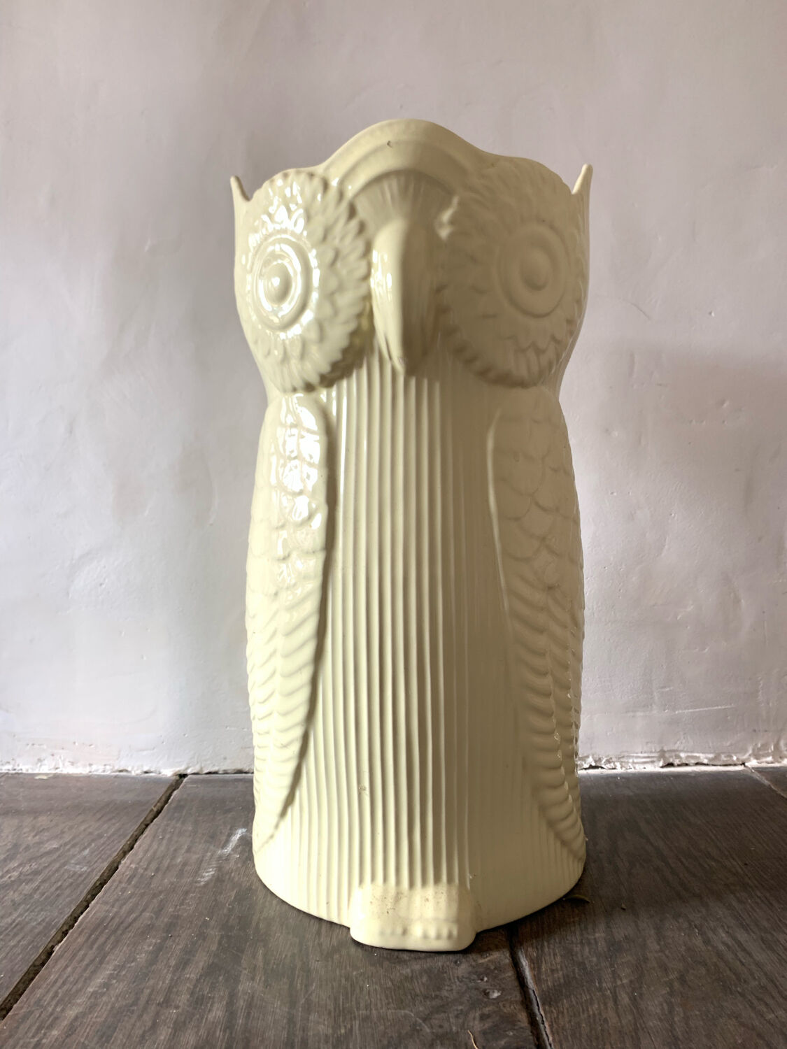 Umbrella door owl shape