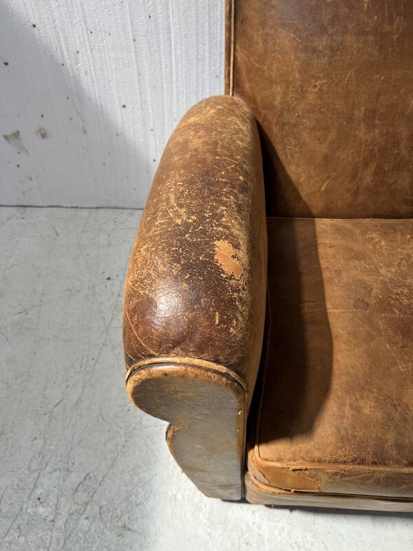 Ancien fauteuil club en cuir fauve XX siècle
