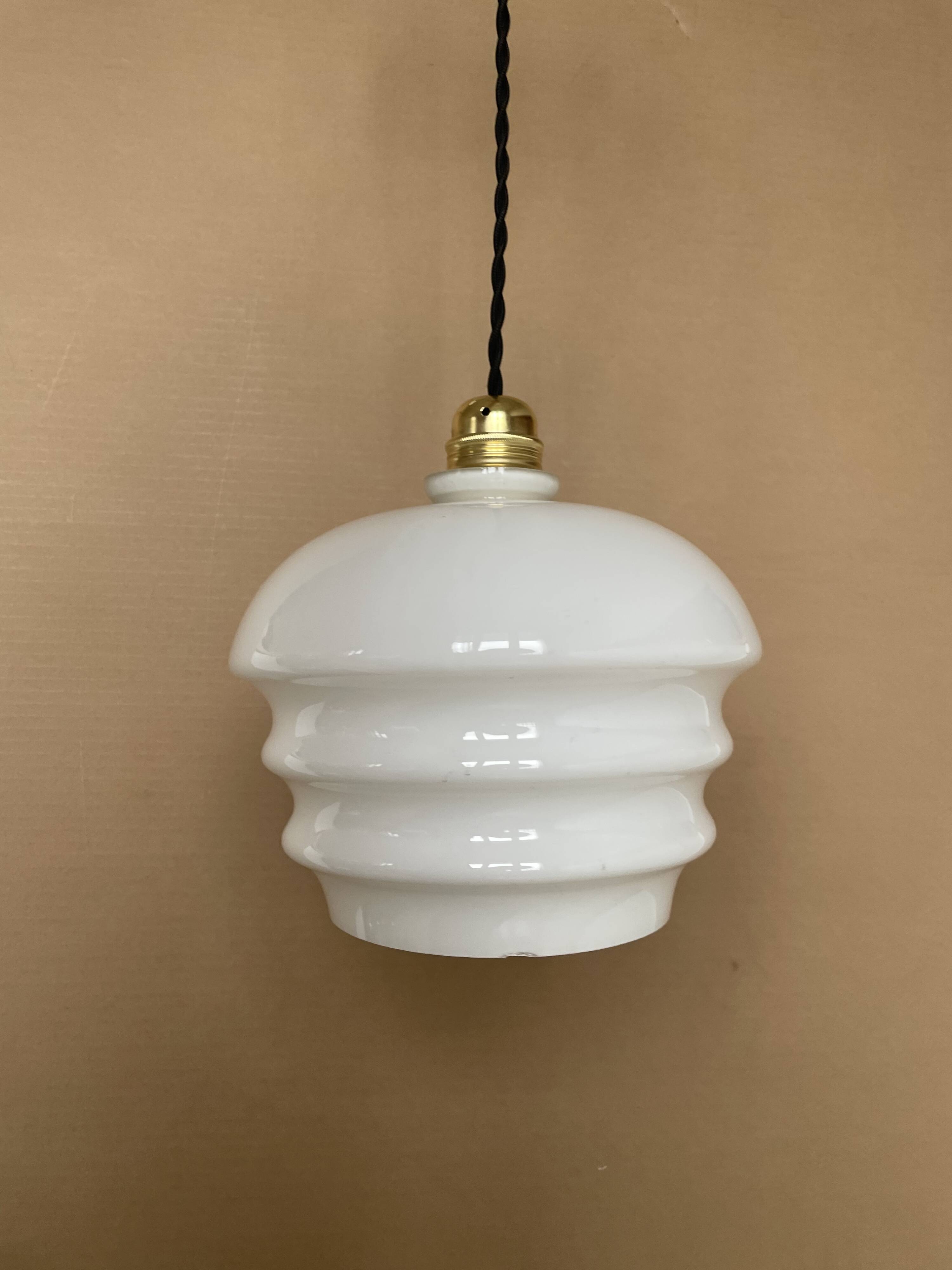 Old opaline suspension
