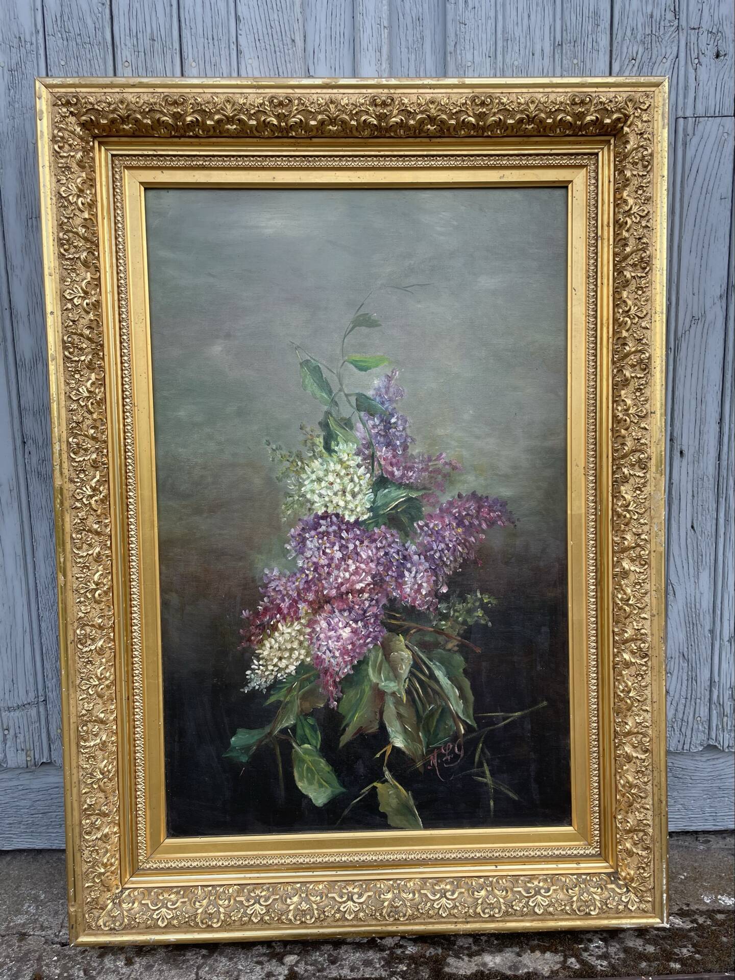 Exceptionally well-painted tableau of a bouquet of glycy.