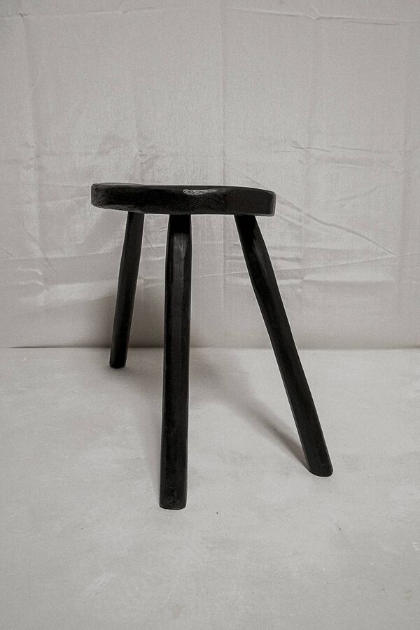 Tabouret de ferme bois brulé