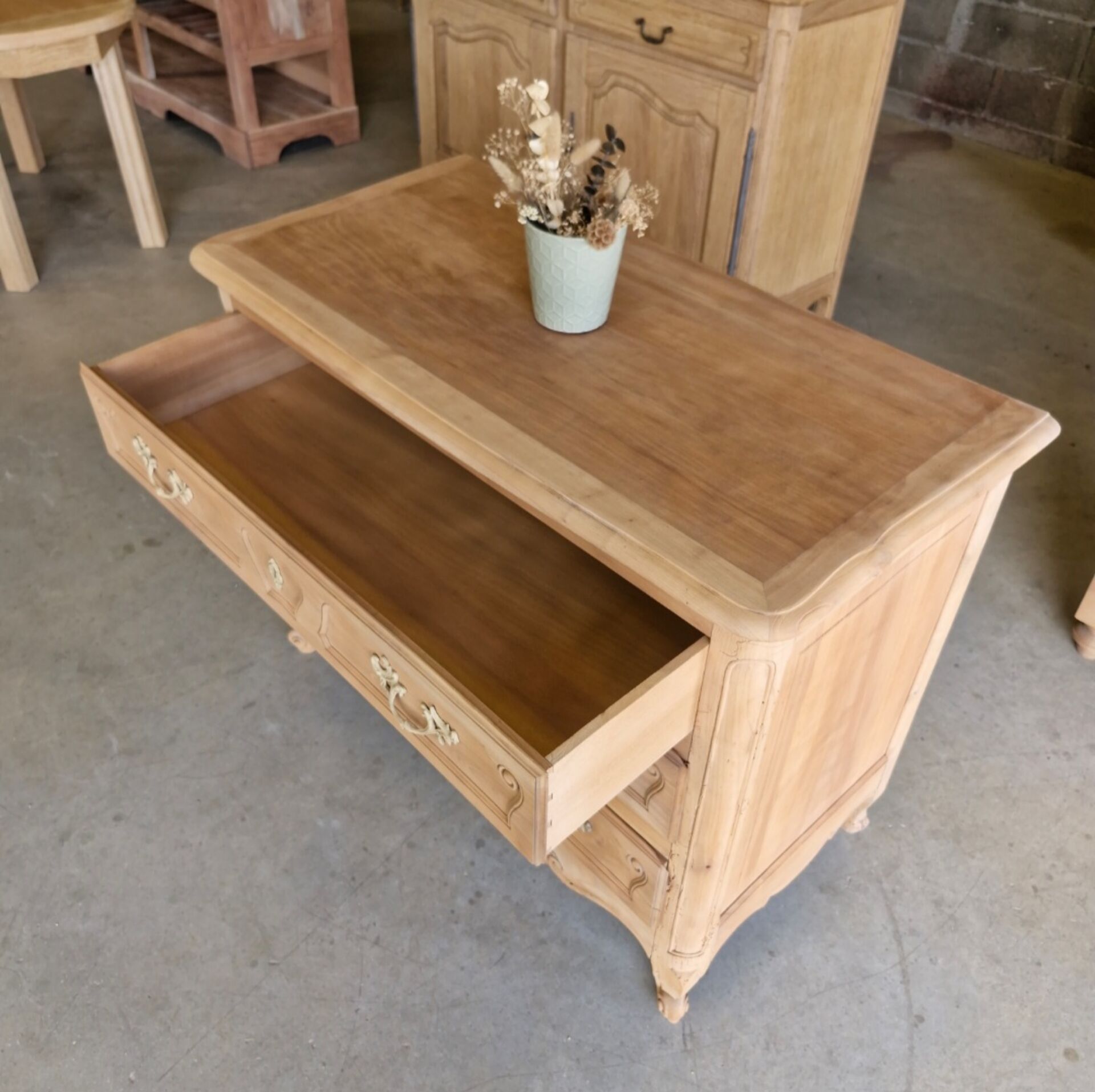 Commode ancienne en merisier – entièrement aérogommée