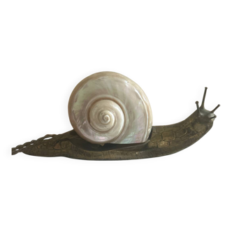 Lampe, veilleuse escargot  Art Déco en bronze et nacre, signée