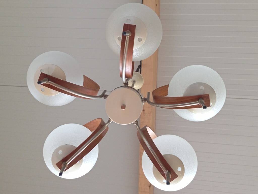 Scandinavian suspension in teak, glass, and metal.