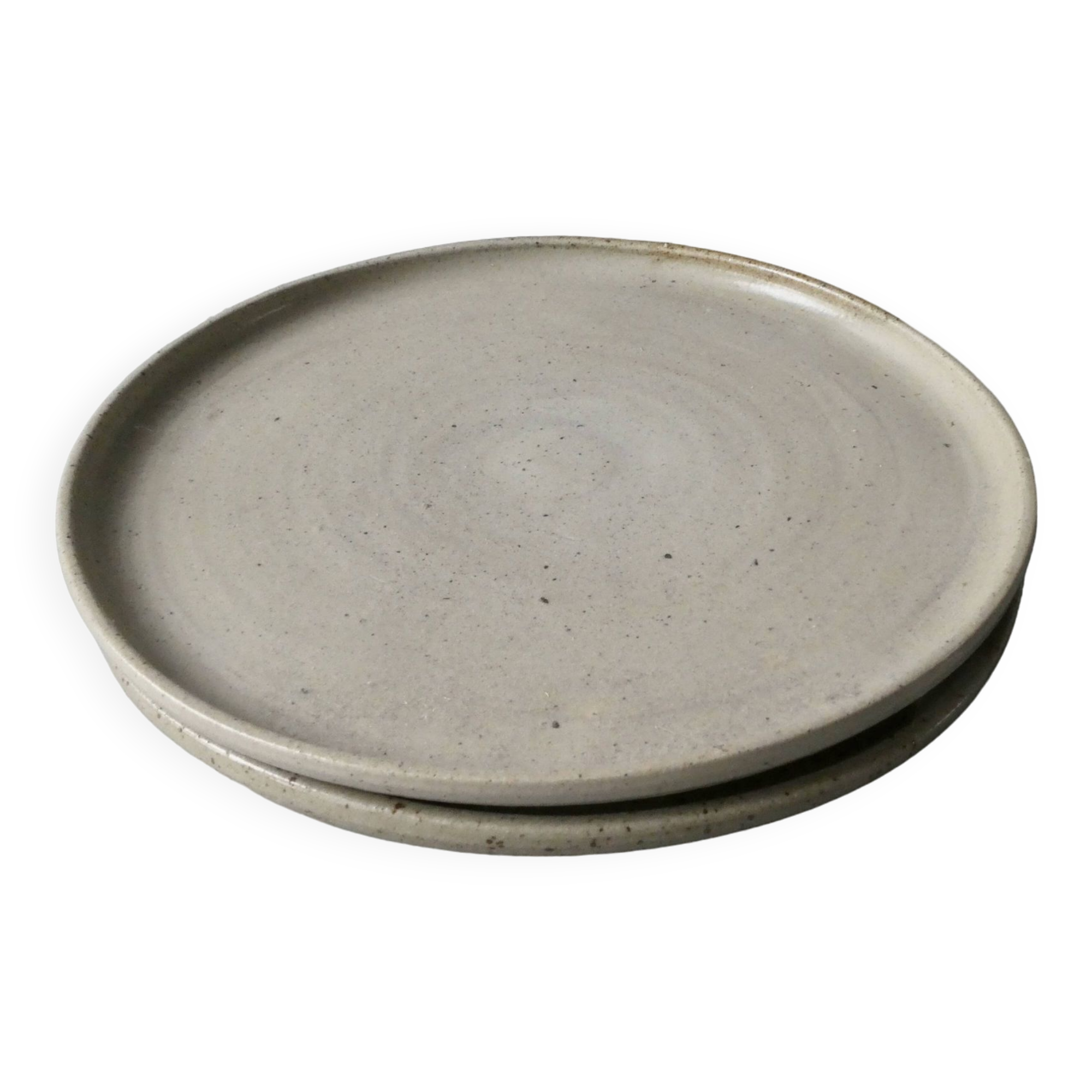 2 stoneware plates or small dishes