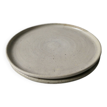 2 plates or small dishes in stoneware