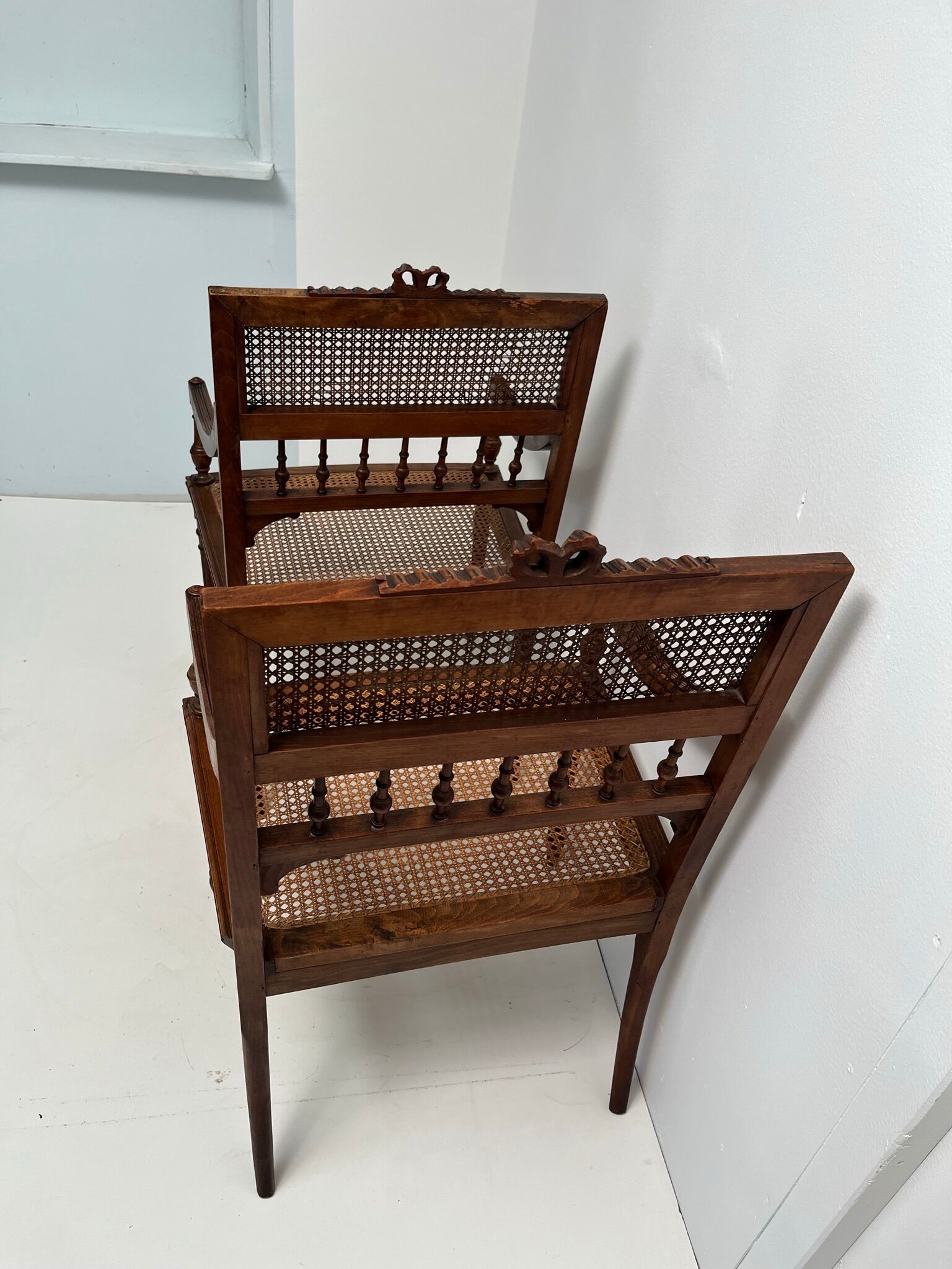 Paire de fauteuils cannés - Époque Louis XVI