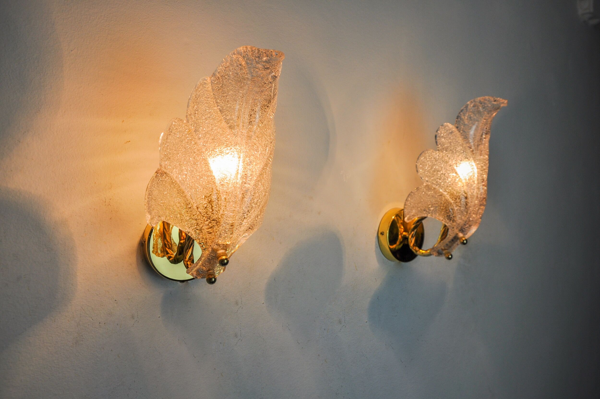 Pair of frosted leaf sconces, Murano glass, Italy, 1970