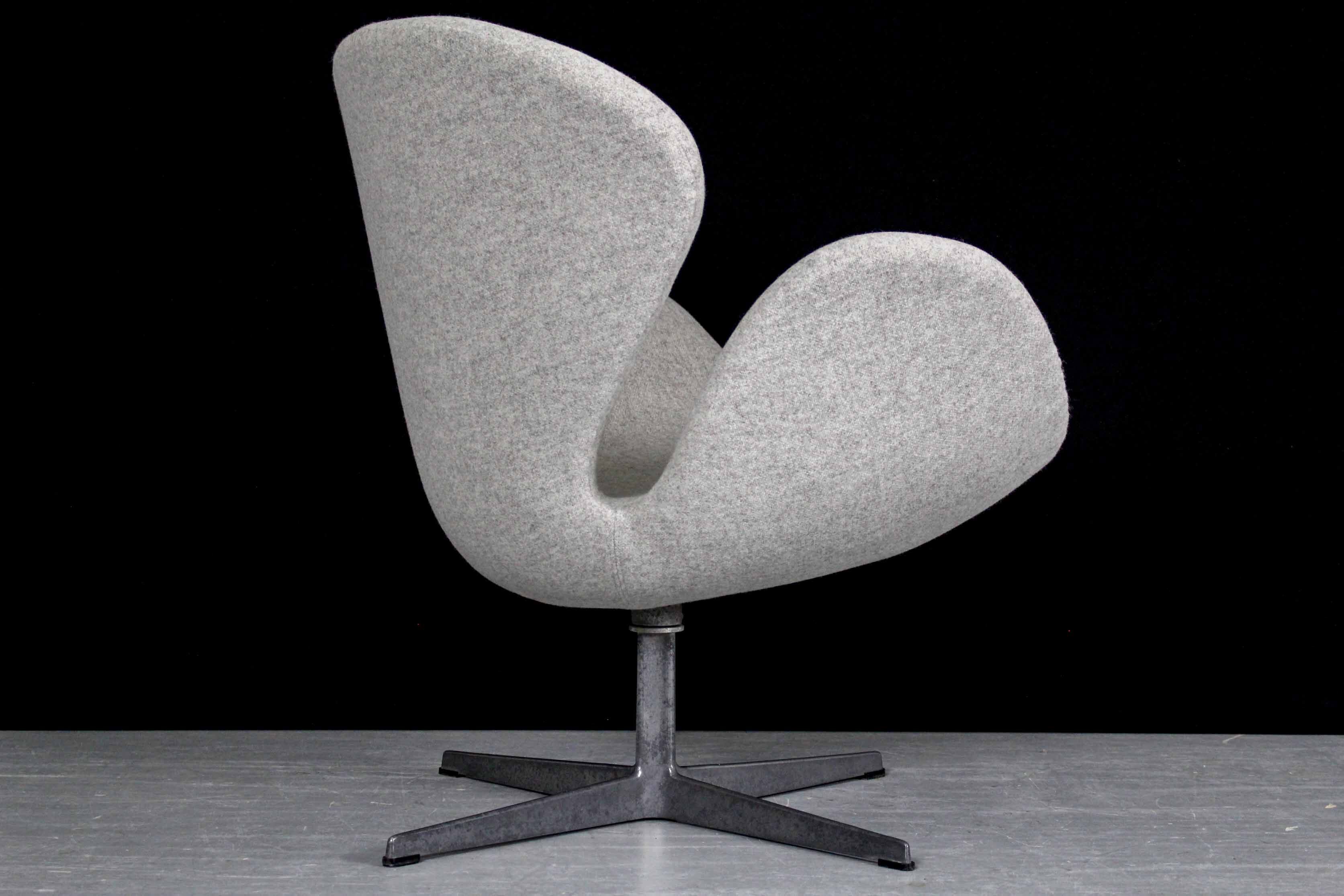 Svanen or Swan Chair by Arne Jacobsen for Fritz Hansen, 1960s