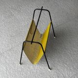 Pilastro magazine rack by Tjerk Reijenga – black metal and yellow mesh