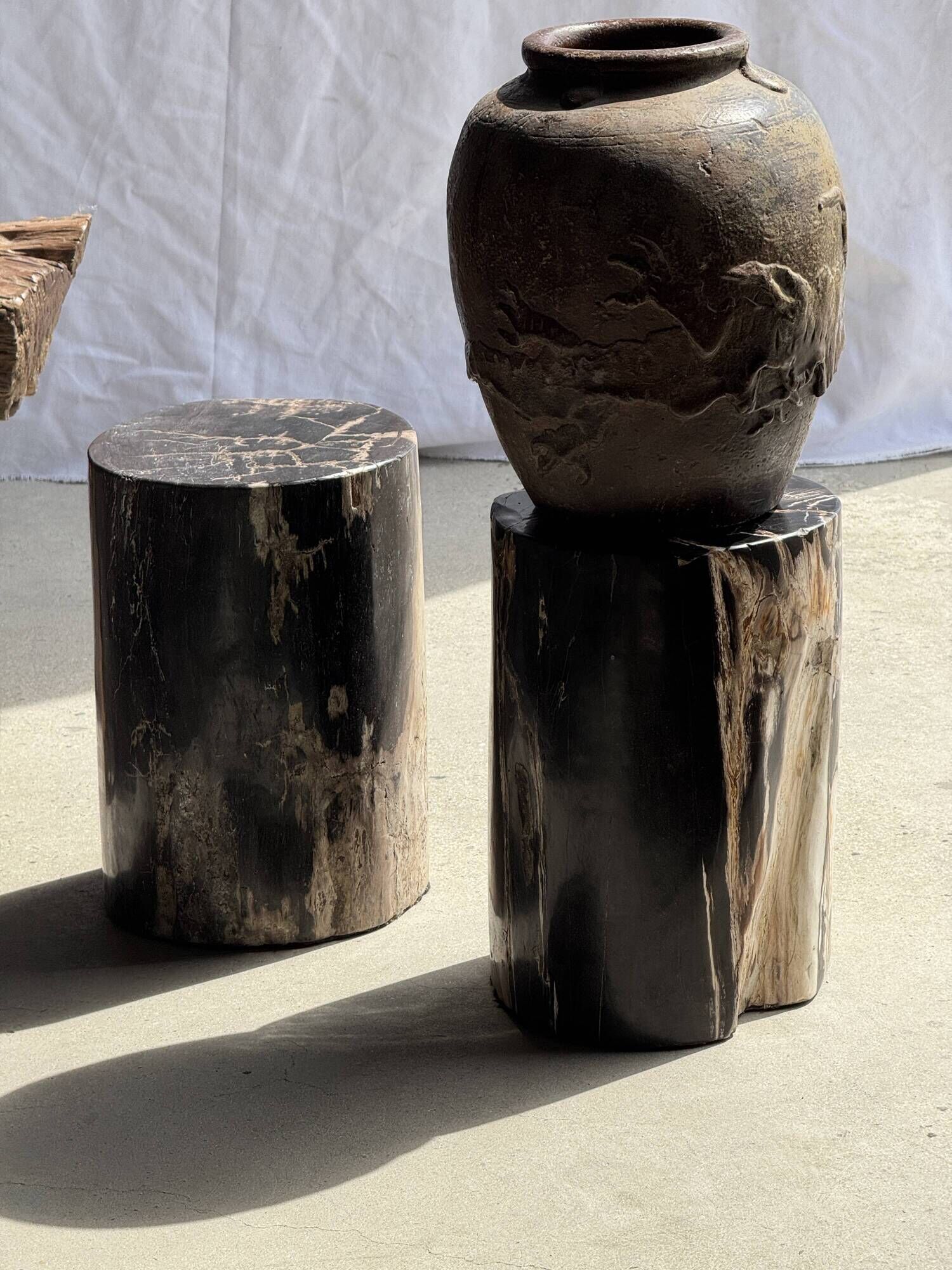 Black petrified wood side table with beige stripes, fine mesh, H35 D24 - 33