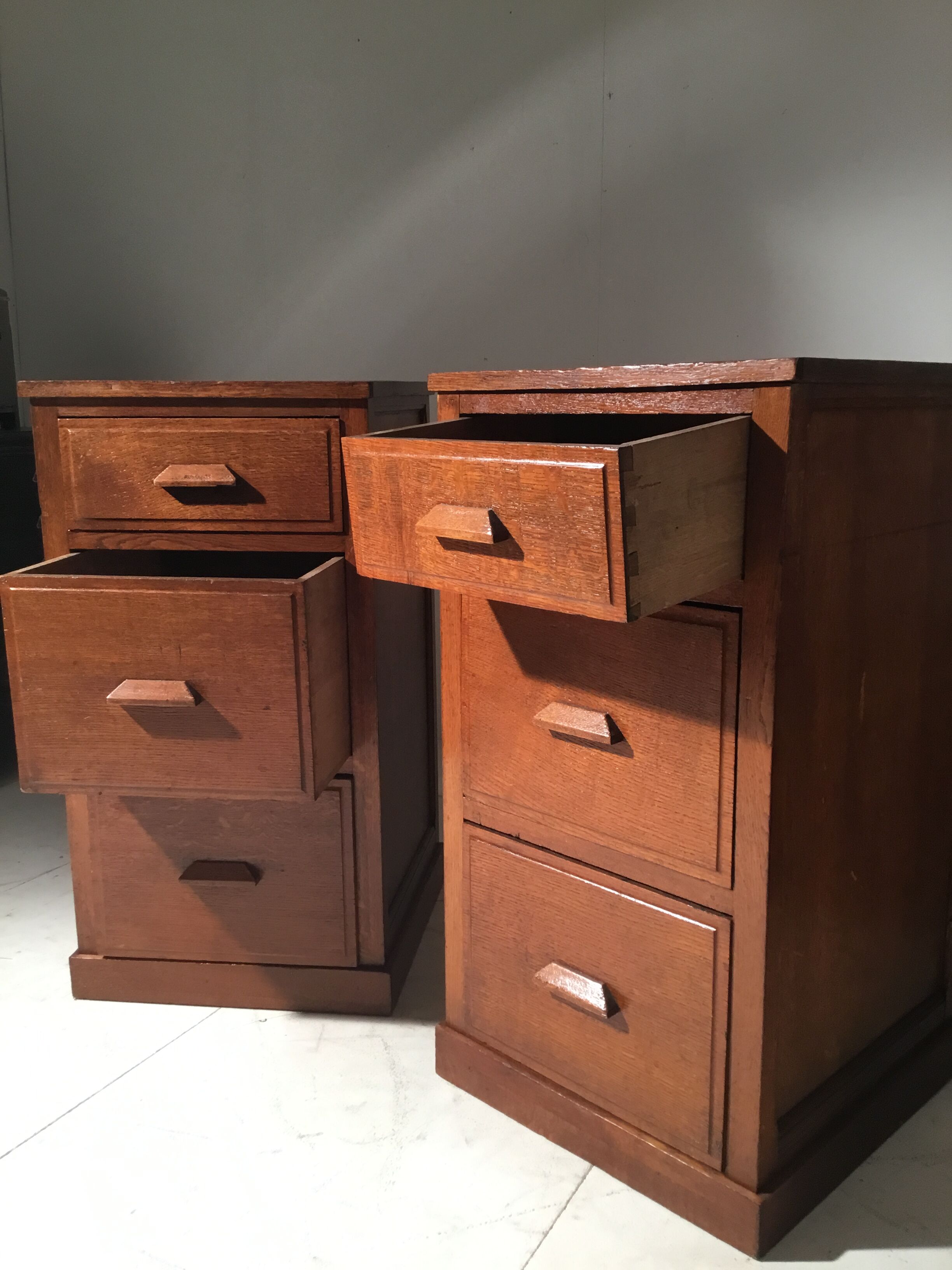 Pair of furniture with drawers