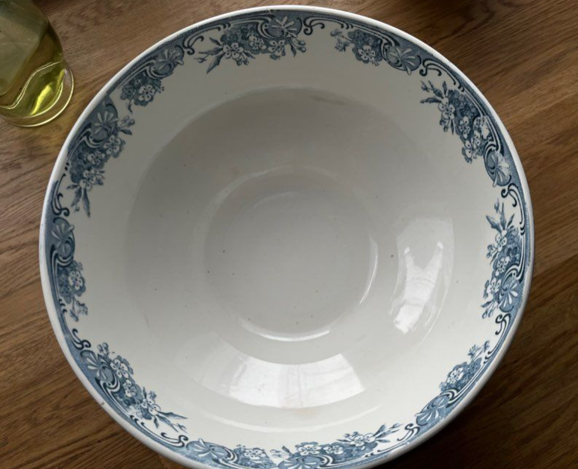 Ceramic compotier floral motif