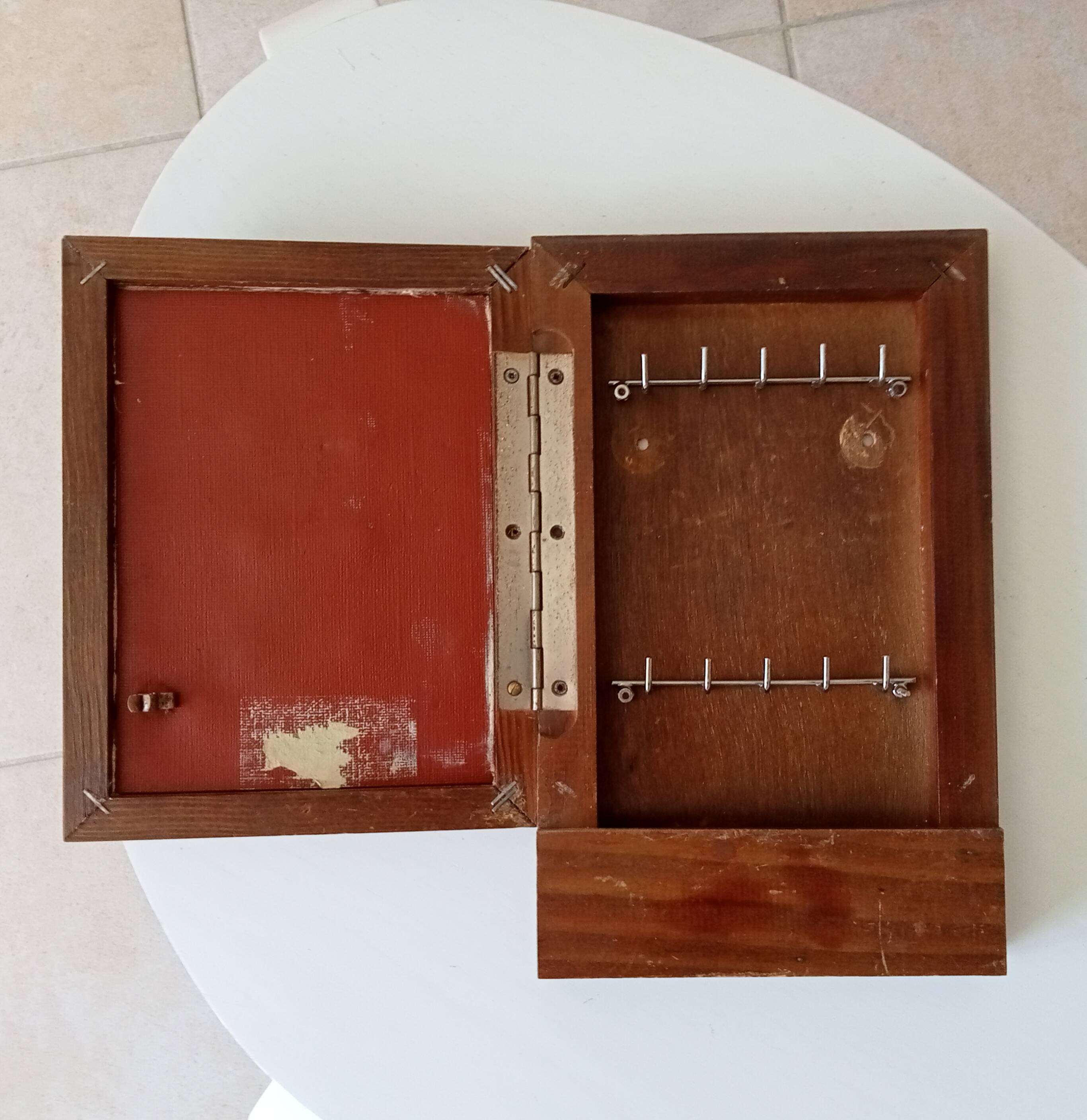 Vintage key holder wall box from the 60s/70s