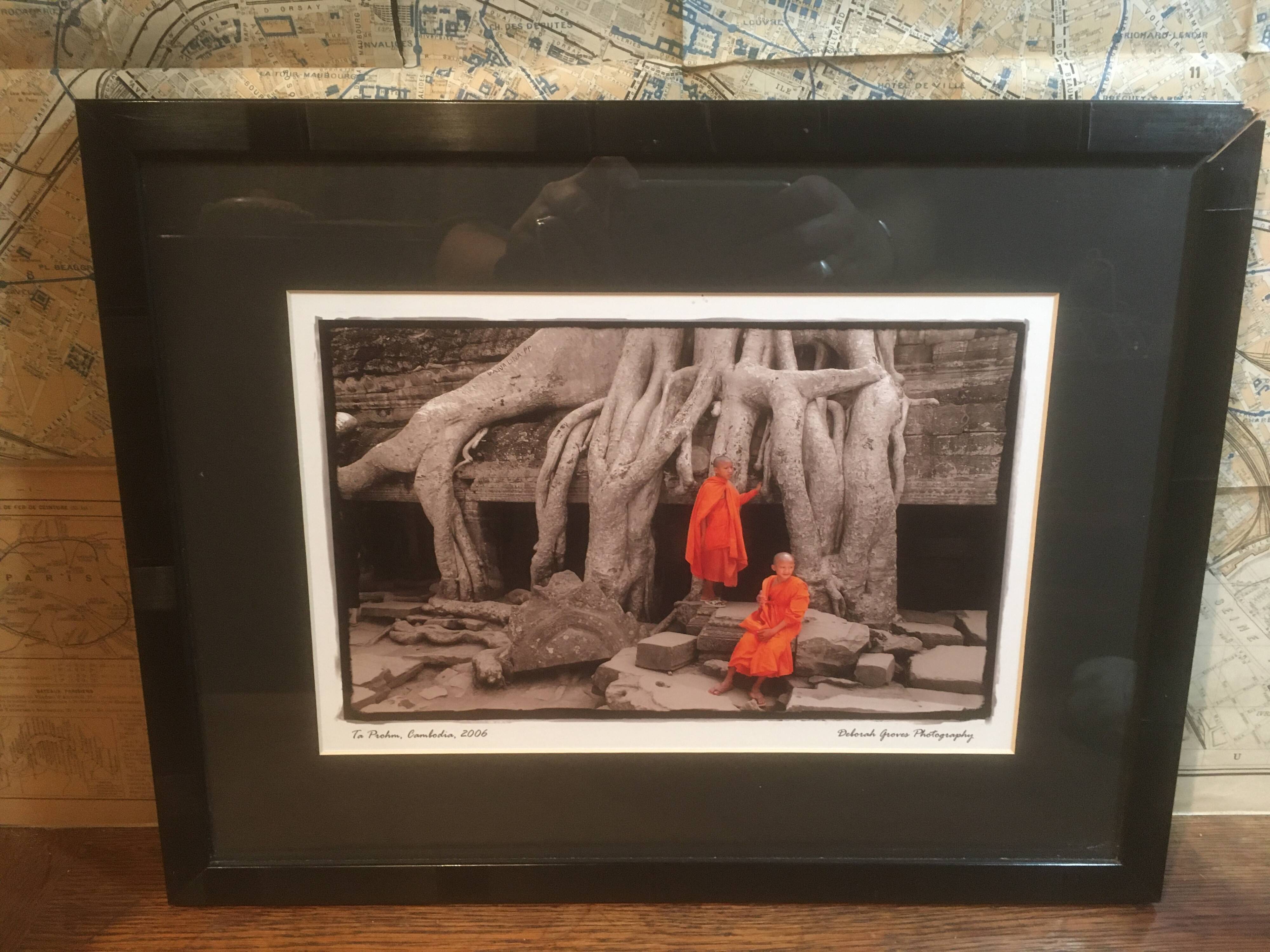 Framed photo "Buddhist children, Angkor"