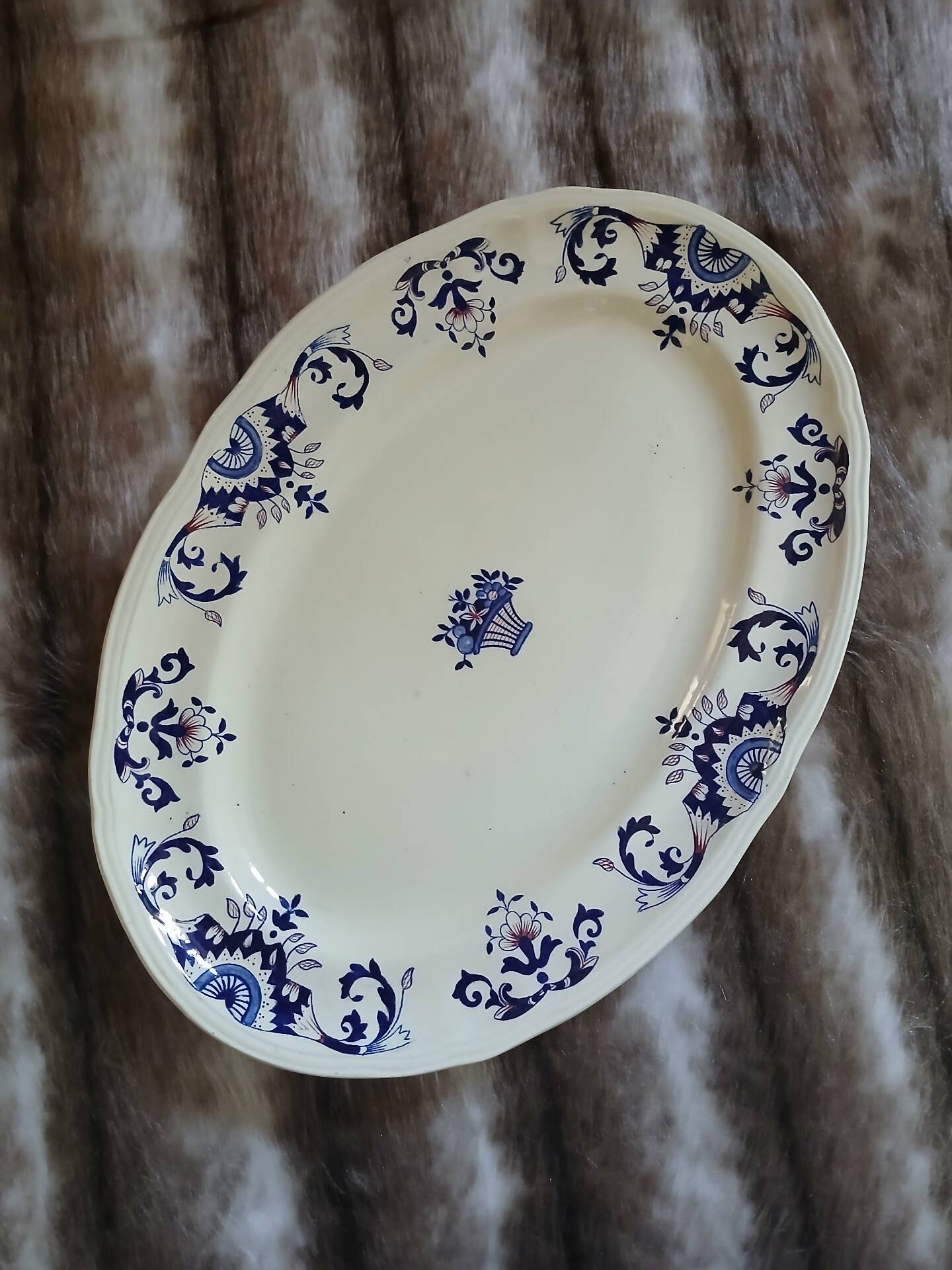 2 oval dishes in ironstone from Longchamp