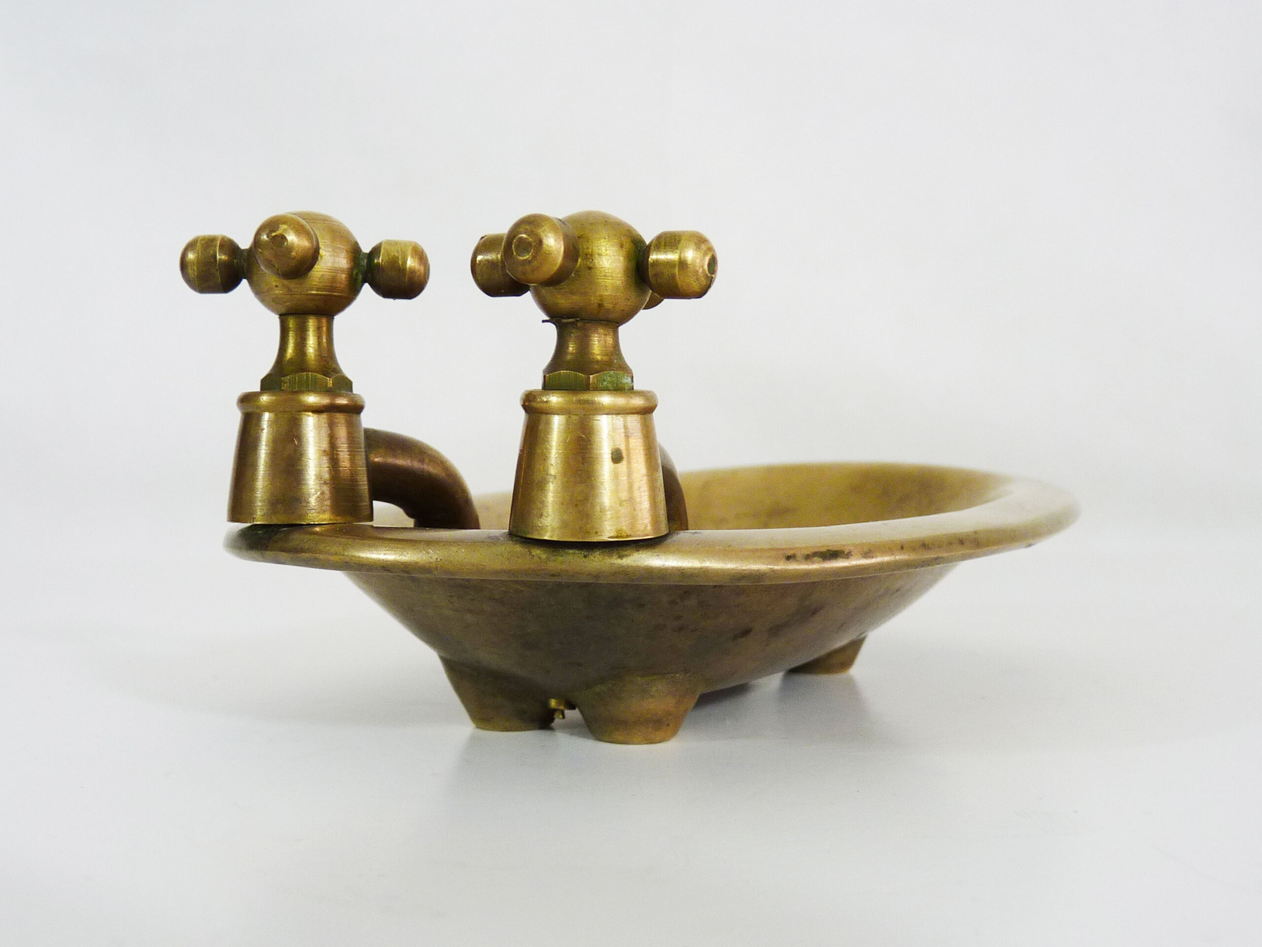 Soap holder or empty pocket vintage brass bathtub shaped. Year 60
