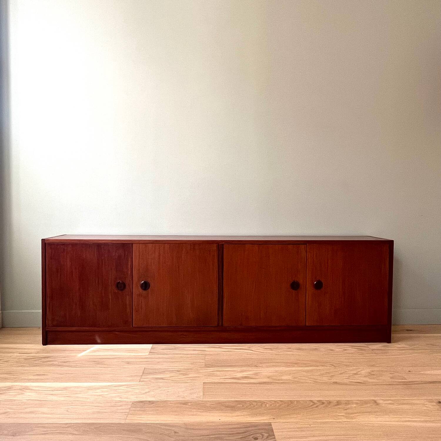 Vintage 70's sideboard with cat eyes handles