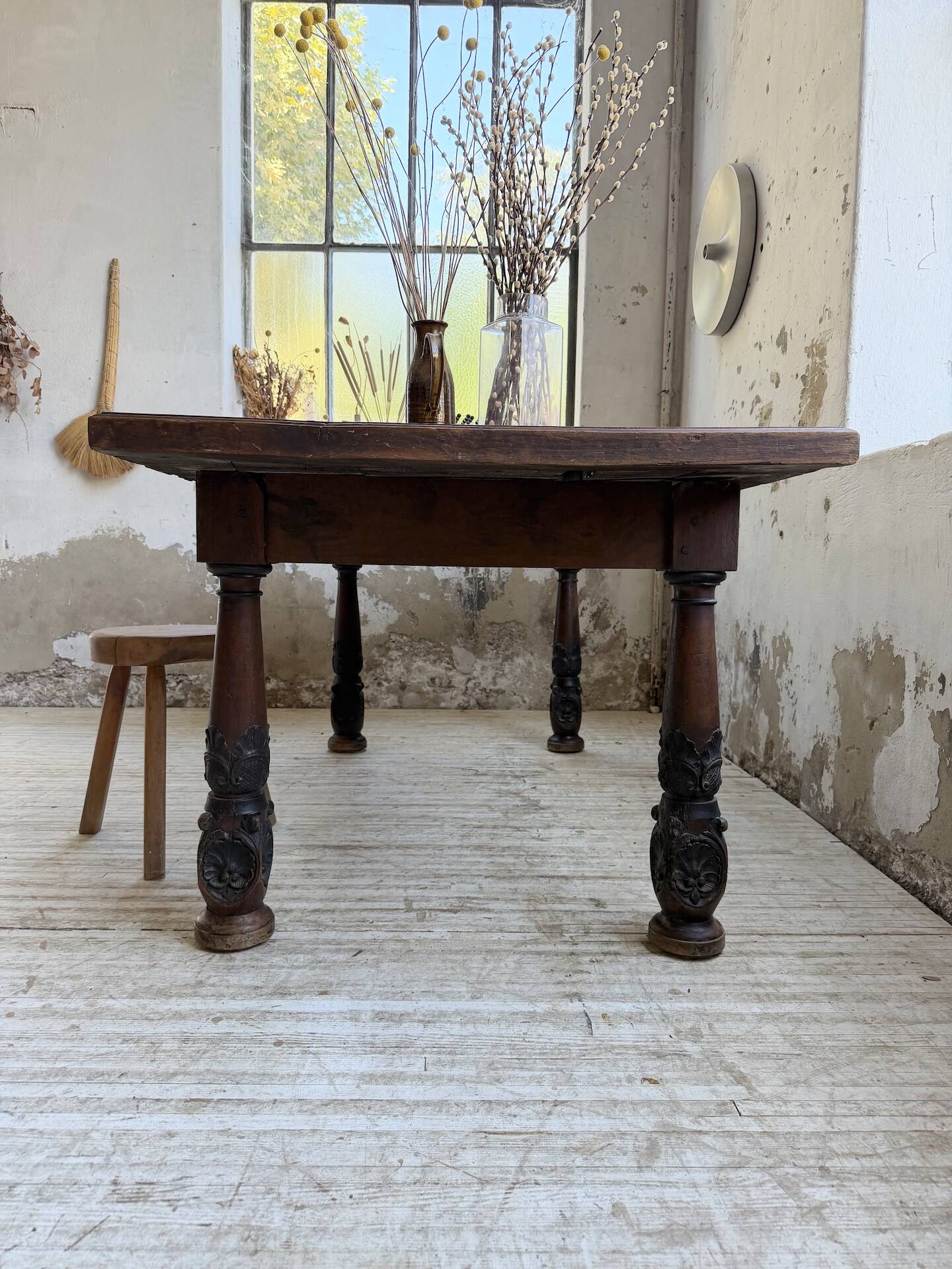 19th-century castle table, carved solid oak, 190cm.