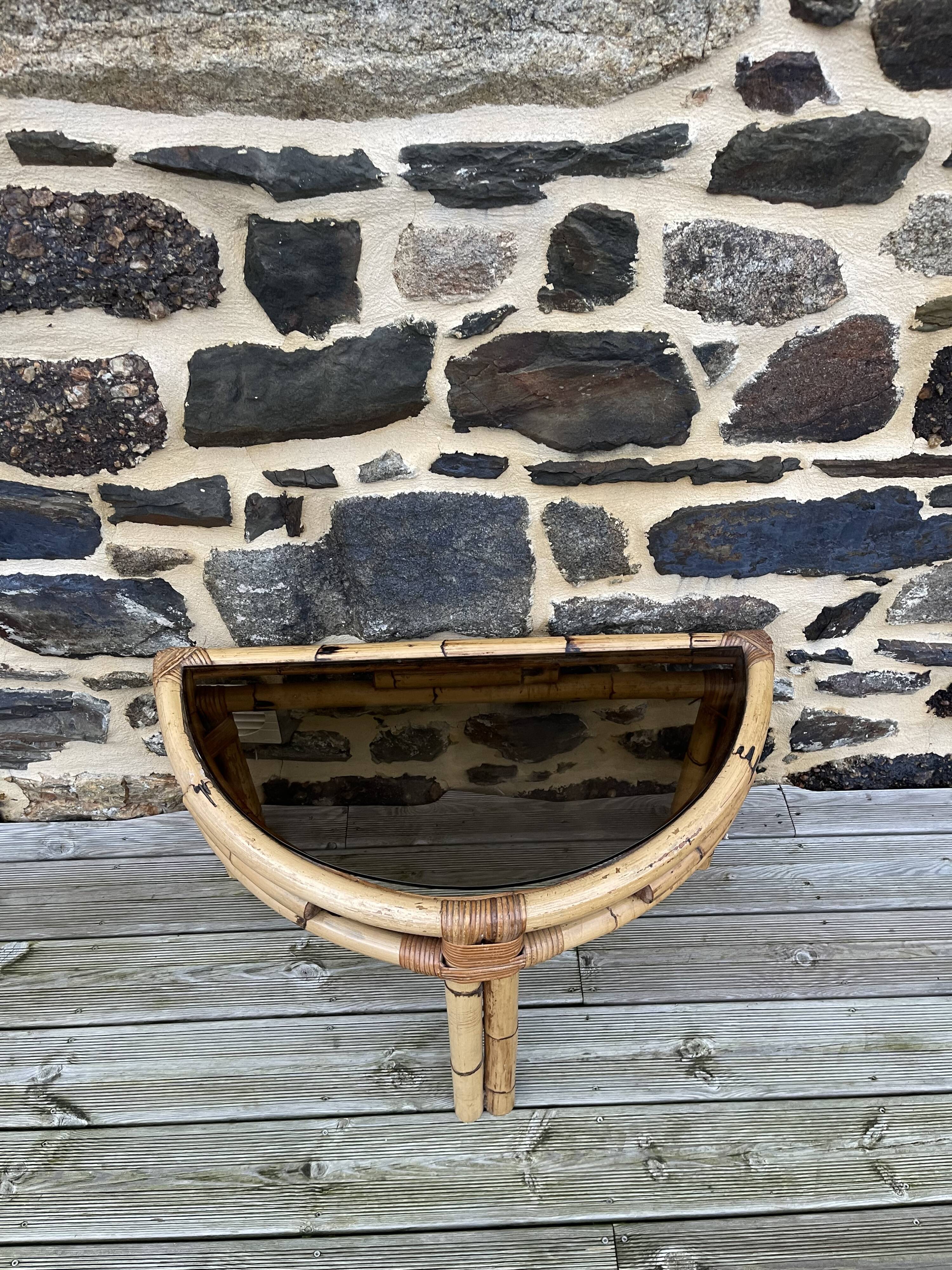 Console / coffee table in rattan and tempered glass.