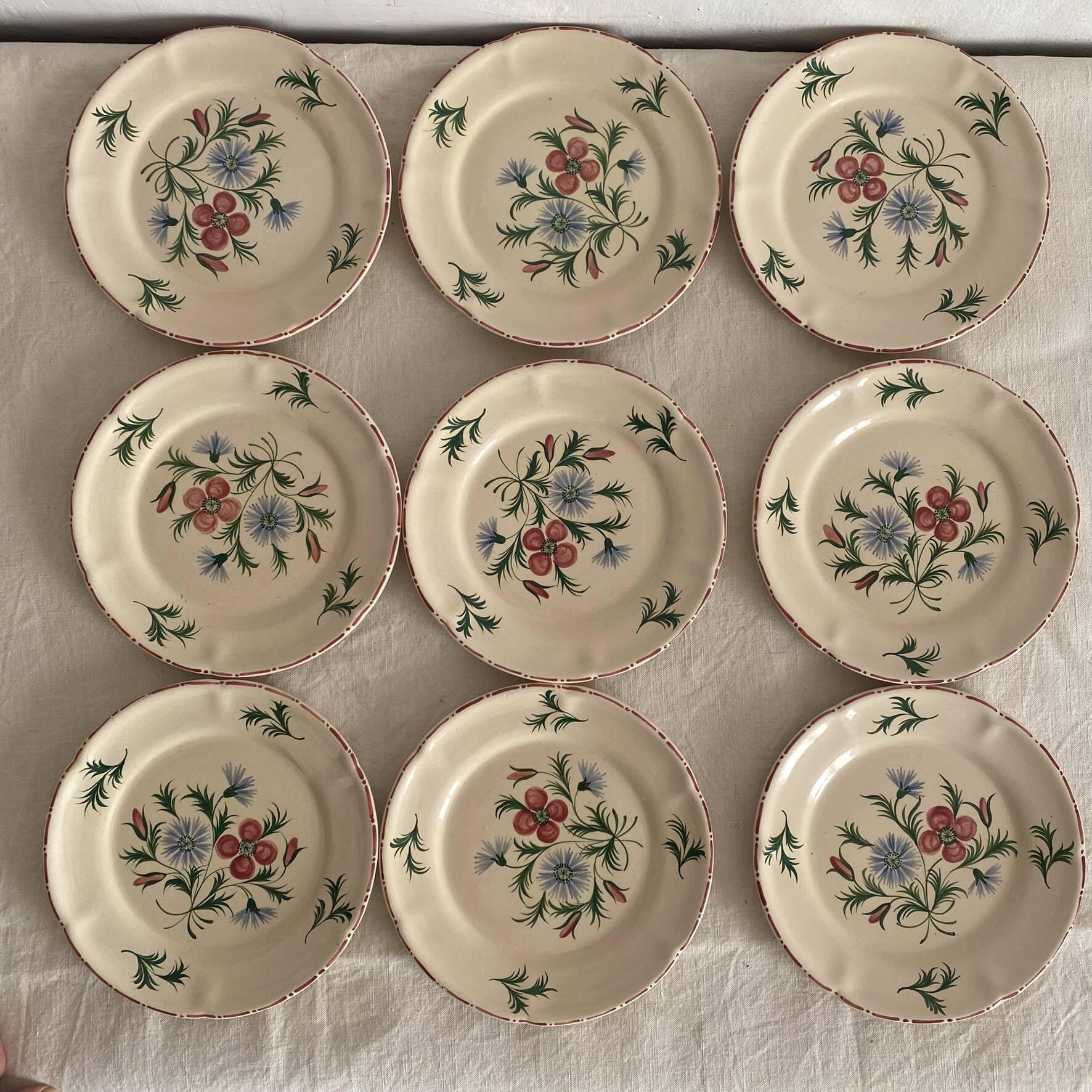 Dessert plates in faience from Desvres, hand-decorated.