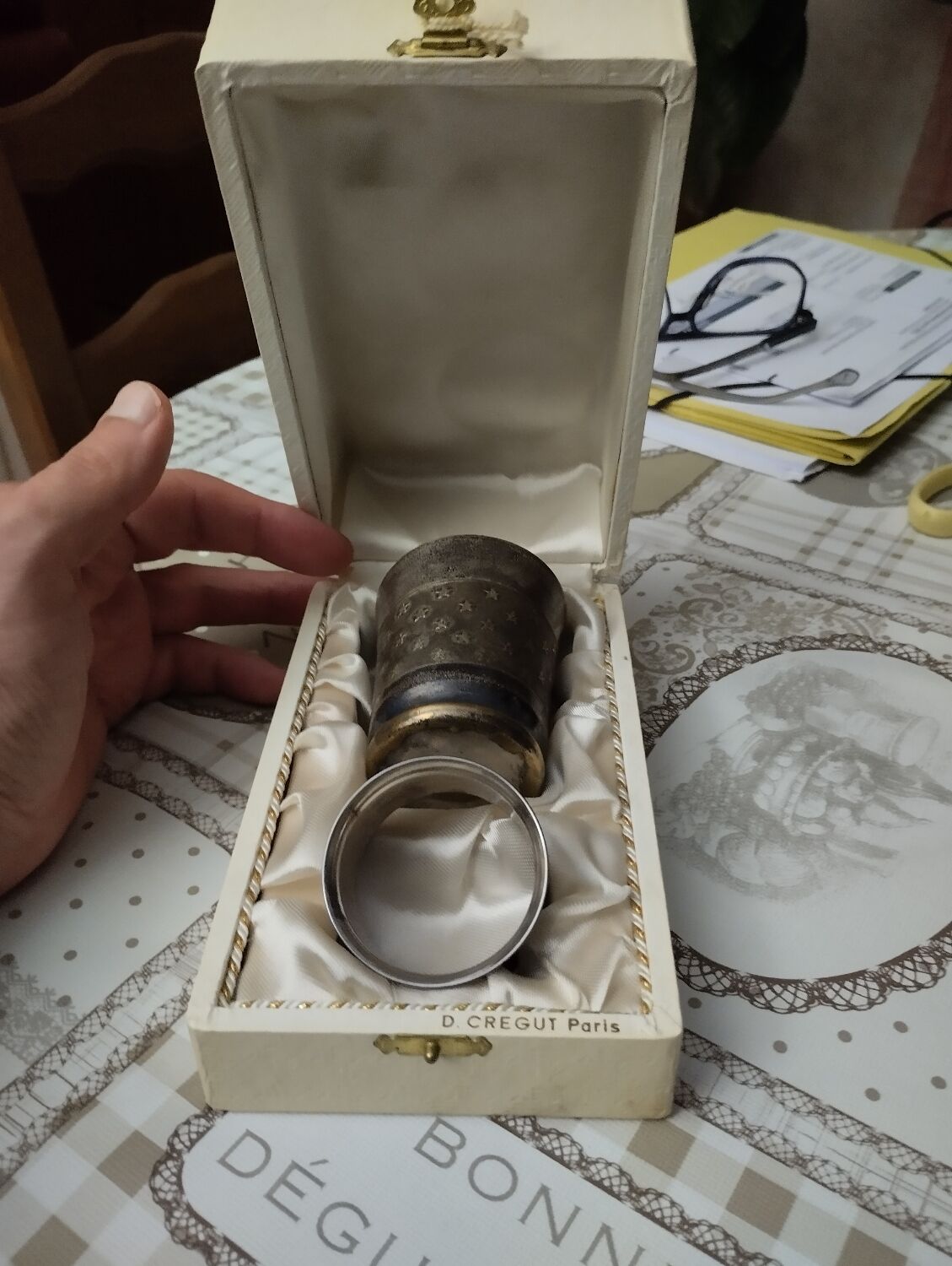 Timpani and old napkin ring in original ca boit - Daniel Cregut