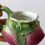 Slip milk jug
