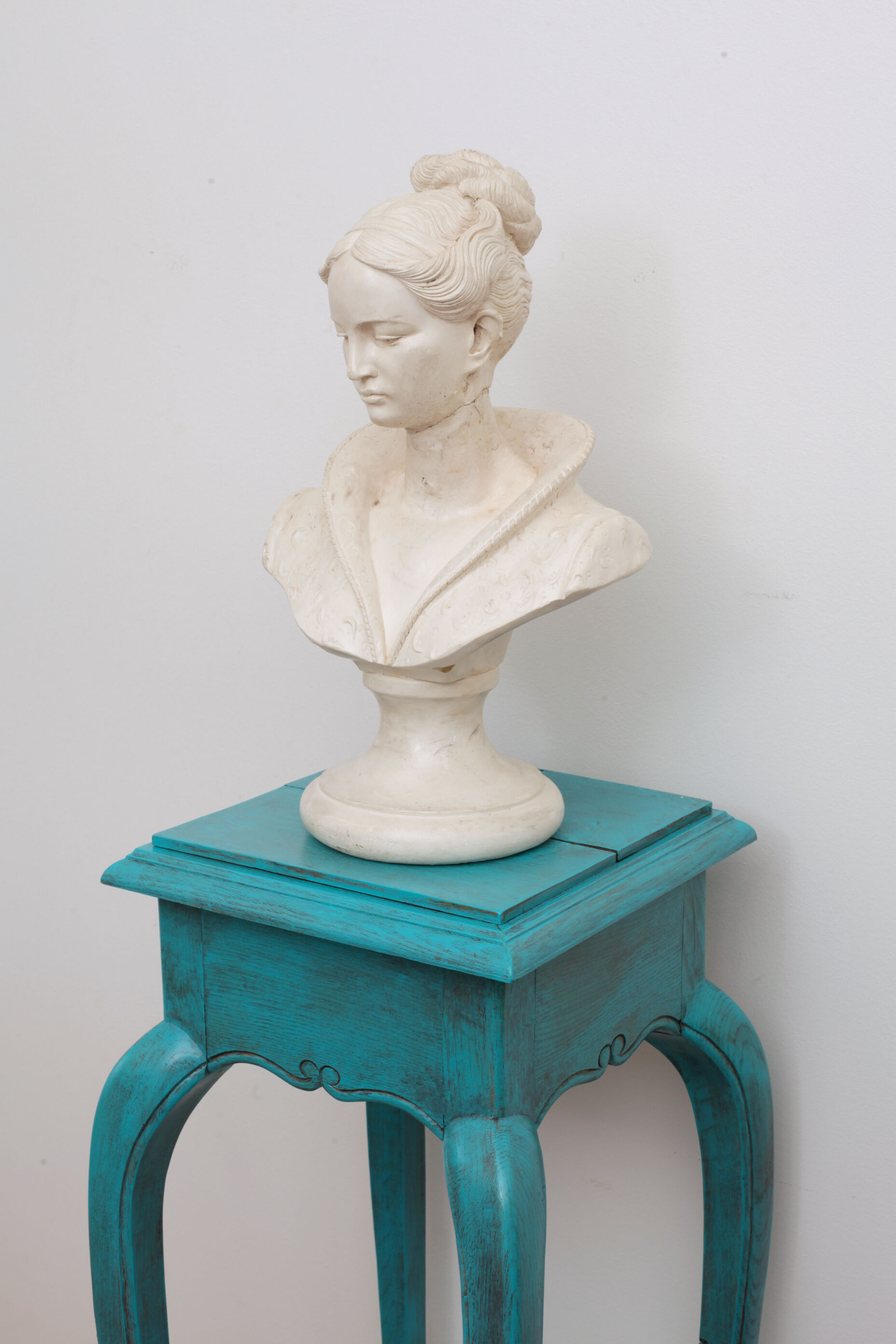 Large blue wood sellette