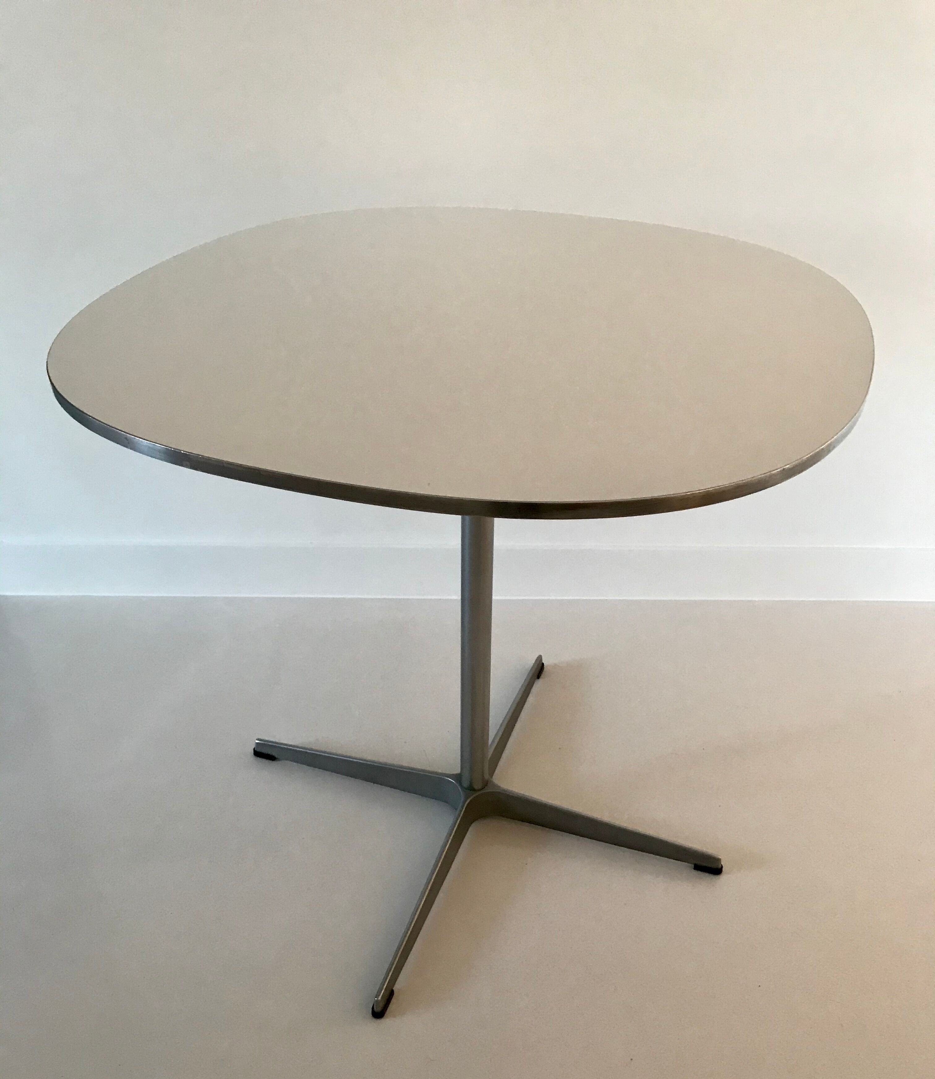 Table à café "superellipse" de Piet Hein et Arne Jacobsen pour Fritz Hansen, Danemark années 60
