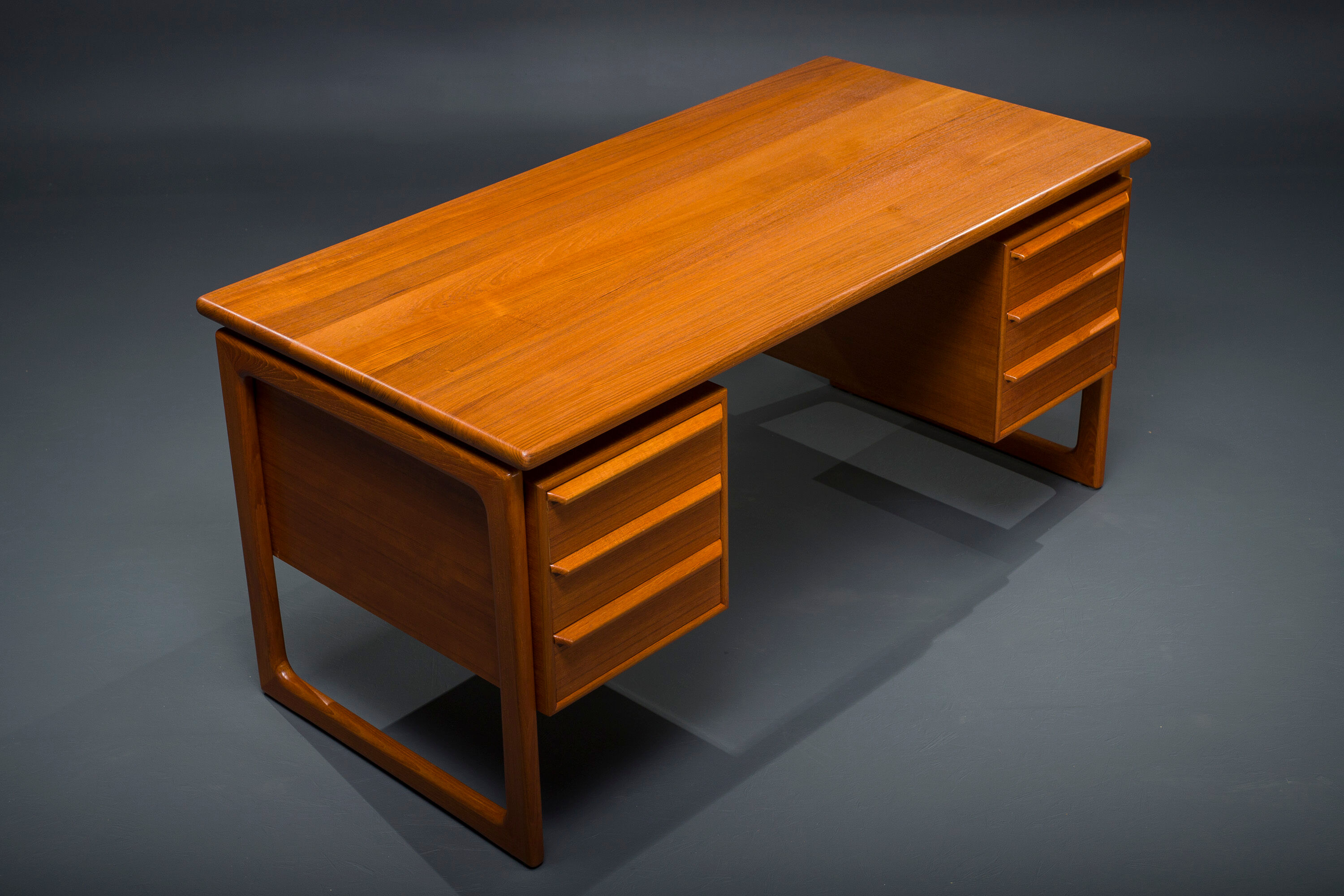Mid-Century Teak Freestanding Desk from GV Møbler, 1970s