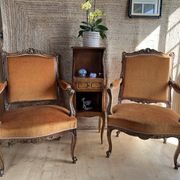 Paire de fauteuils cabriolets