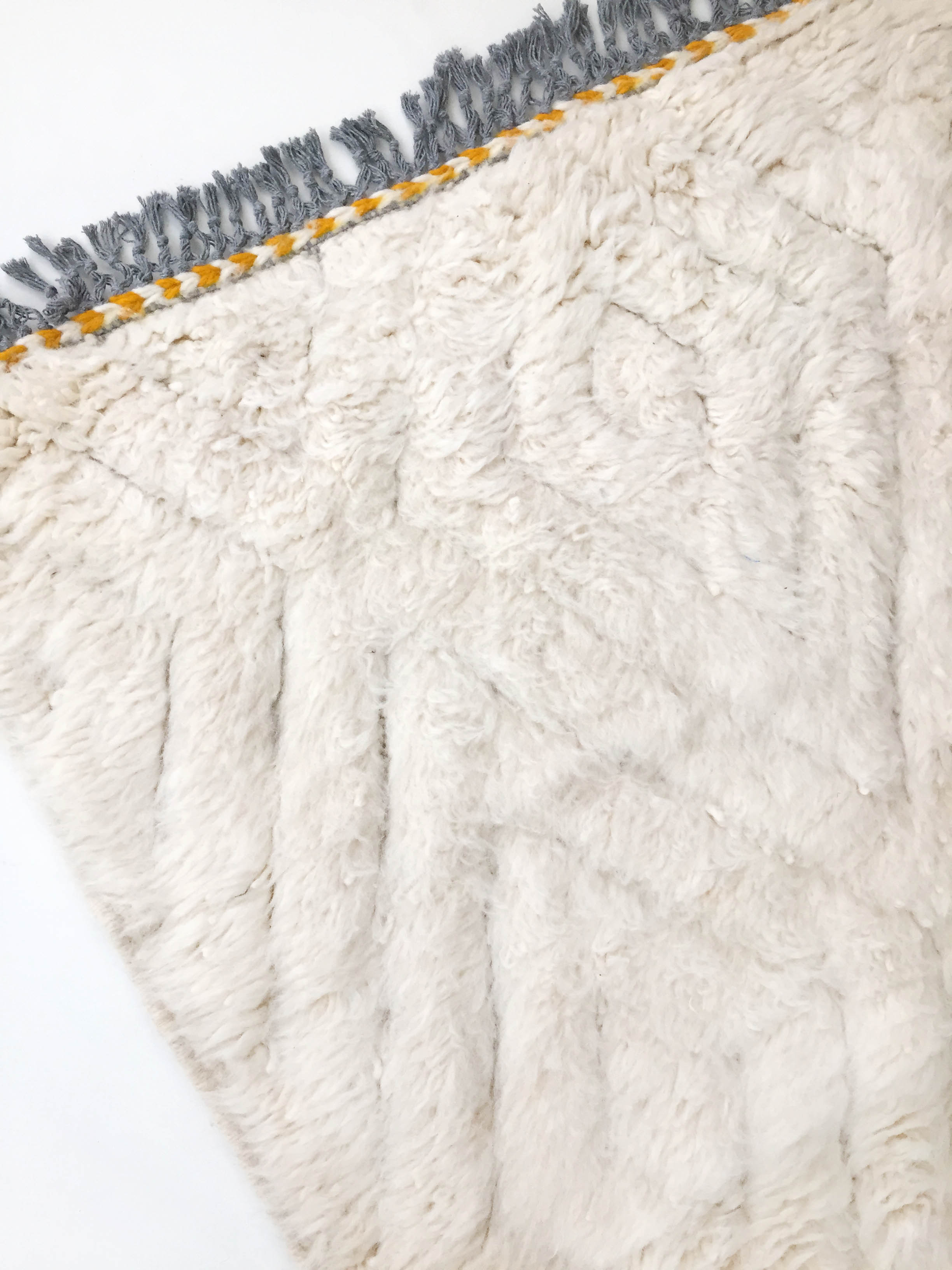 Moroccan Berber carpet blessed ouarain ecru with engraved diamonds 140x102cm